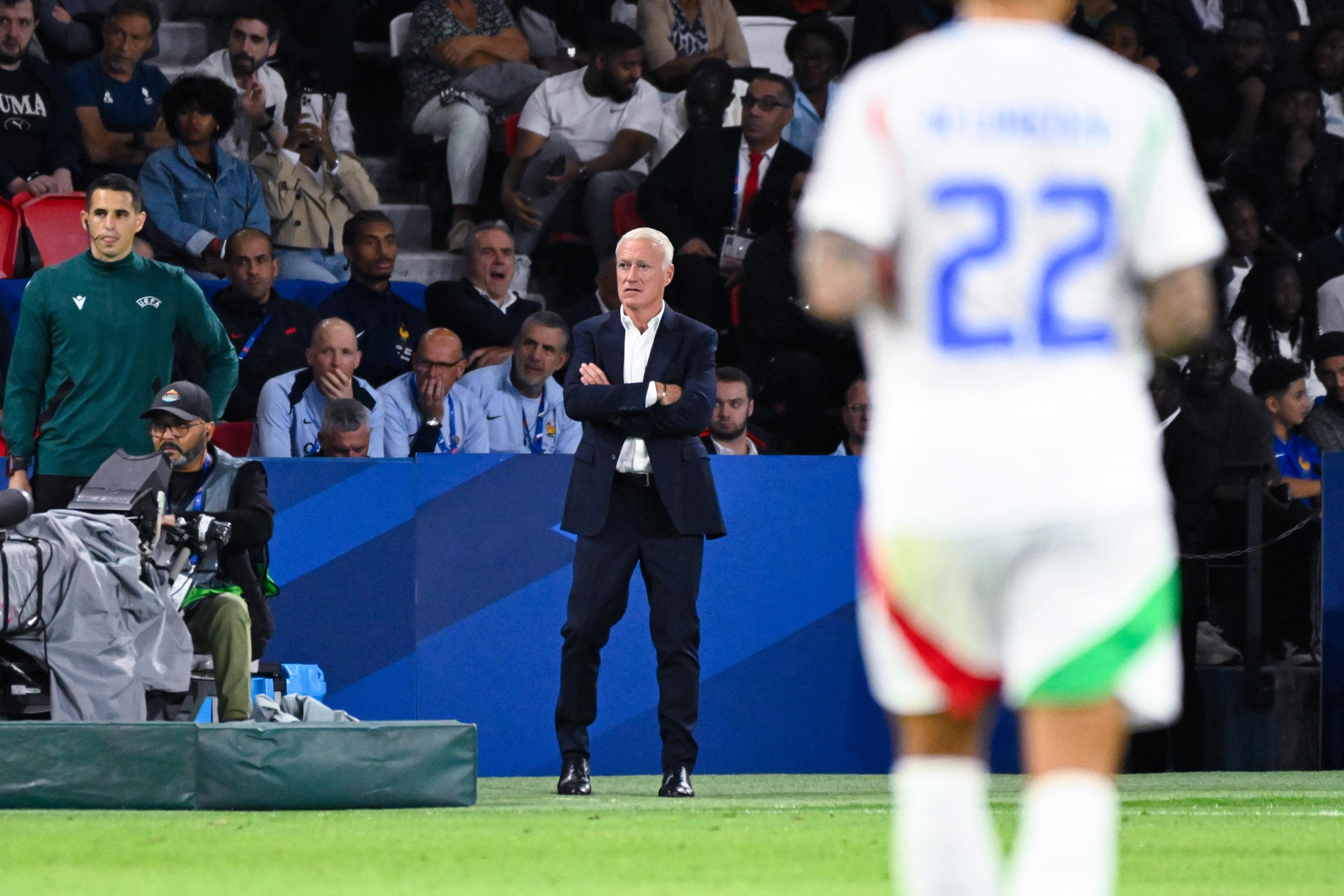 «Je ne vis pas dans un bunker» : Deschamps «assume» après France-Italie… mais maintient le cap