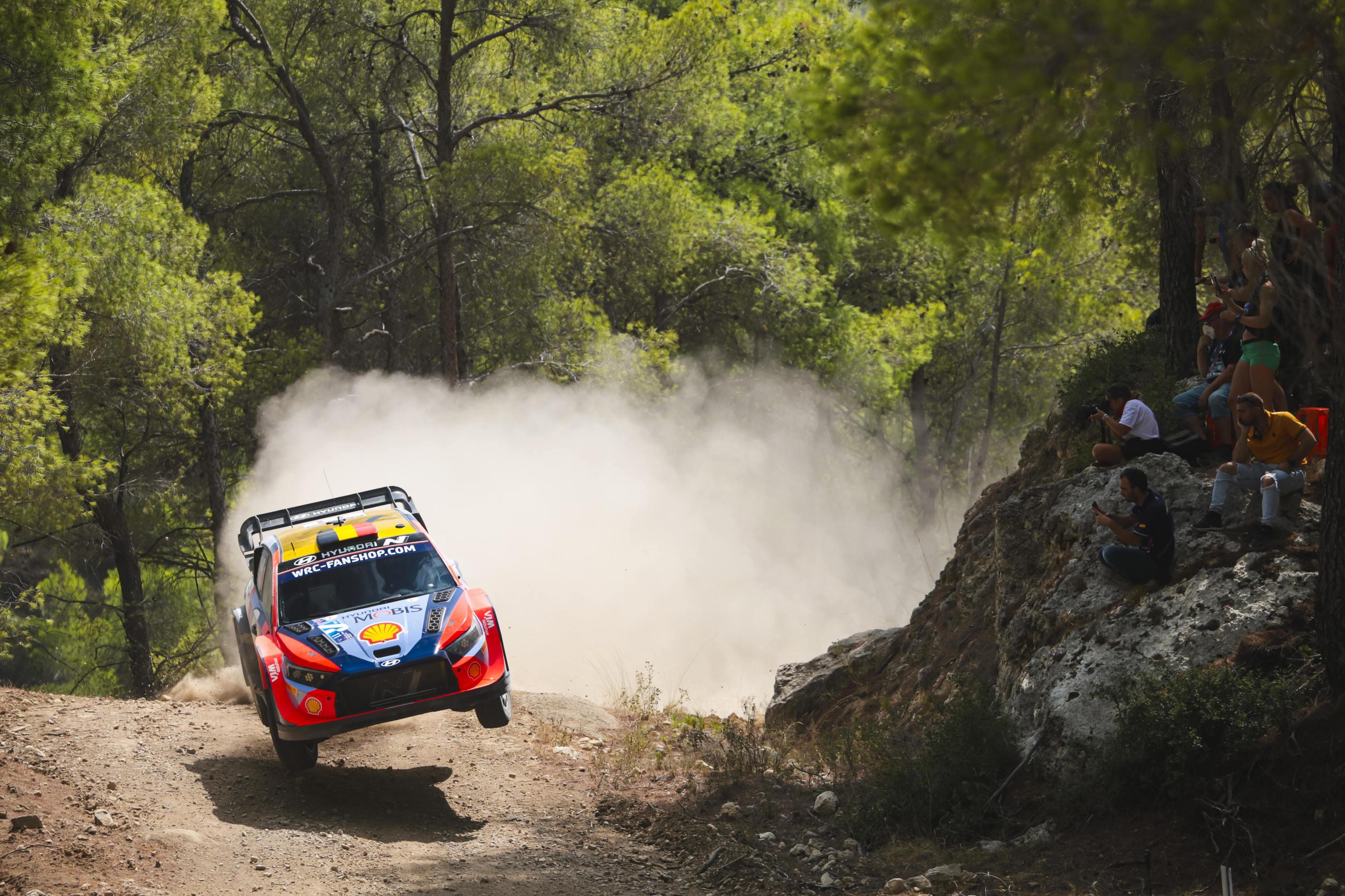 Rallye : Neuville retrouve la victoire en Grèce et se rapproche du titre WRC, Ogier part en tonneaux