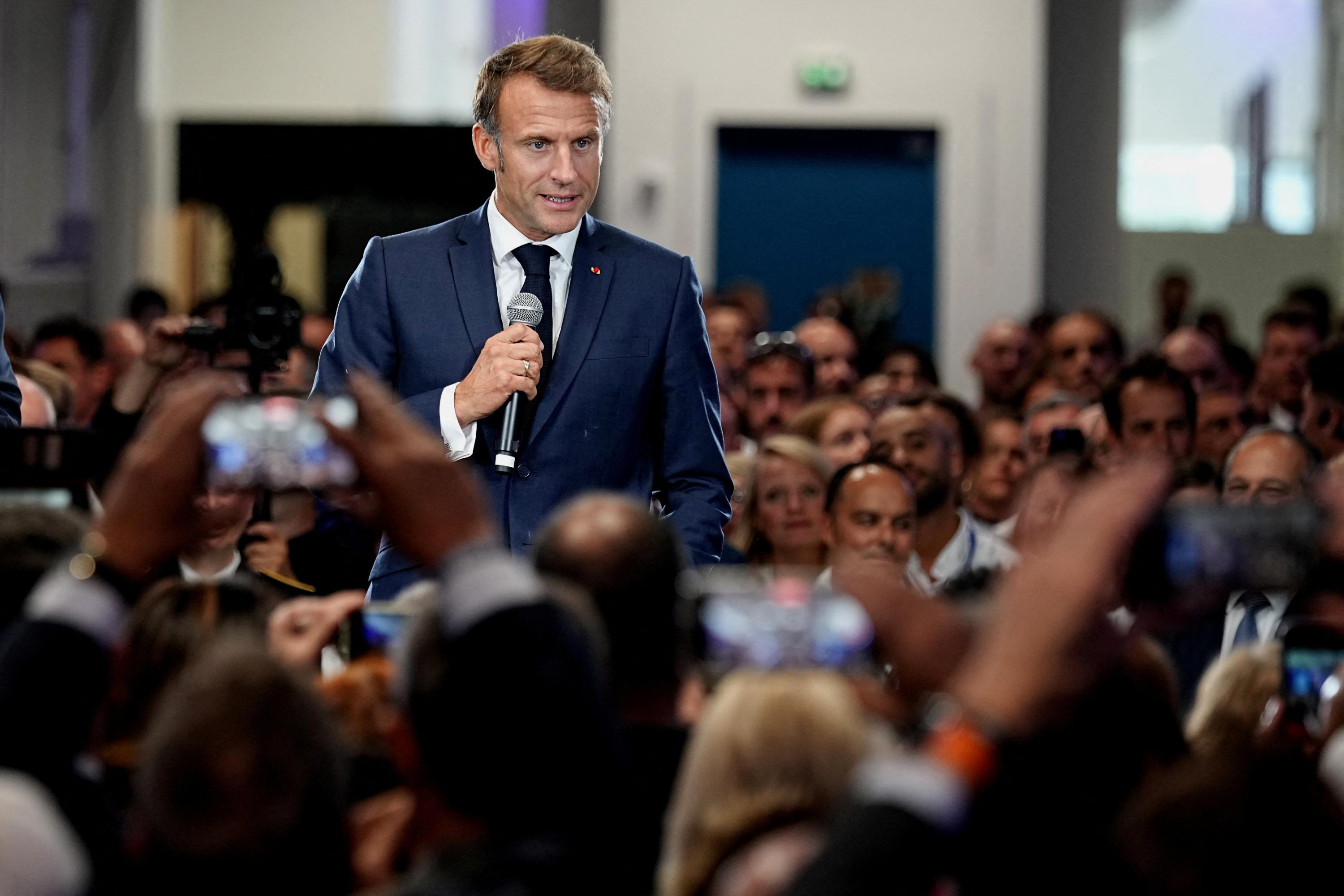 Il faut «toujours prendre en compte» le suffrage des Français, affirme Macron