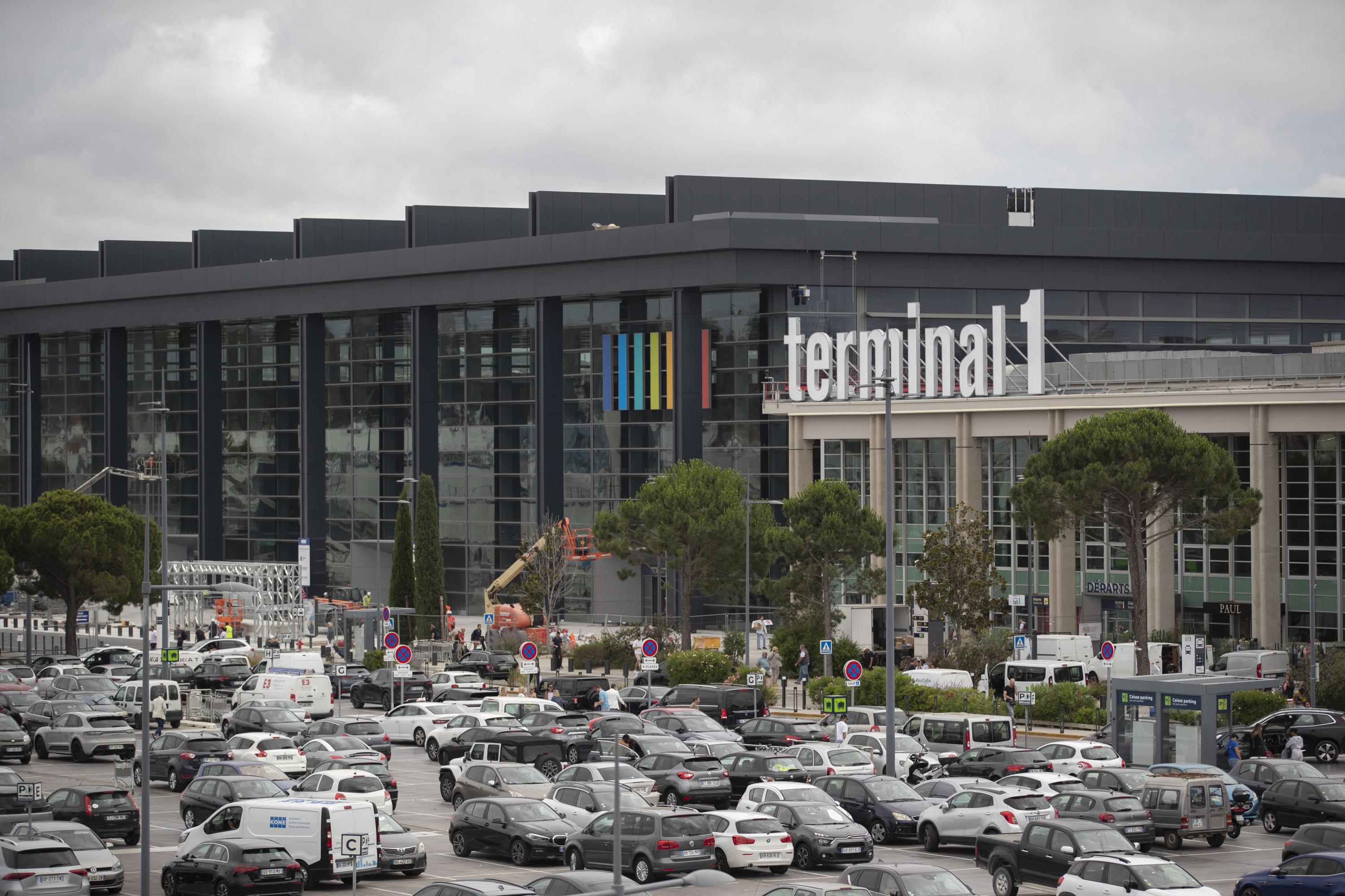 Marseille : l'homme qui a menacé de faire sauter l'aéroport se disait «suivi par une mafia»