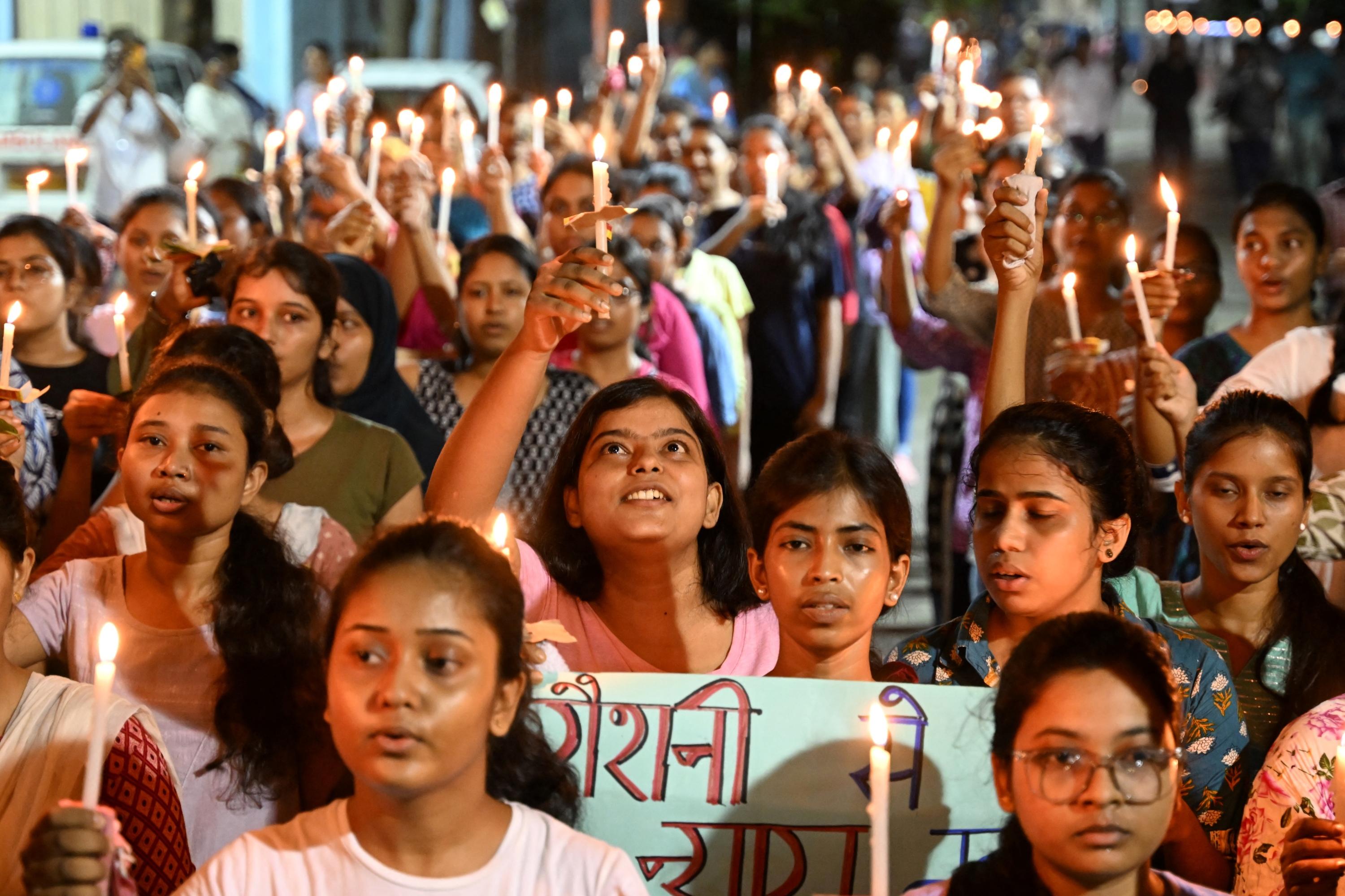 Inde : le chef de la police de Calcutta renvoyé après le meurtre et le viol d'une jeune médecin