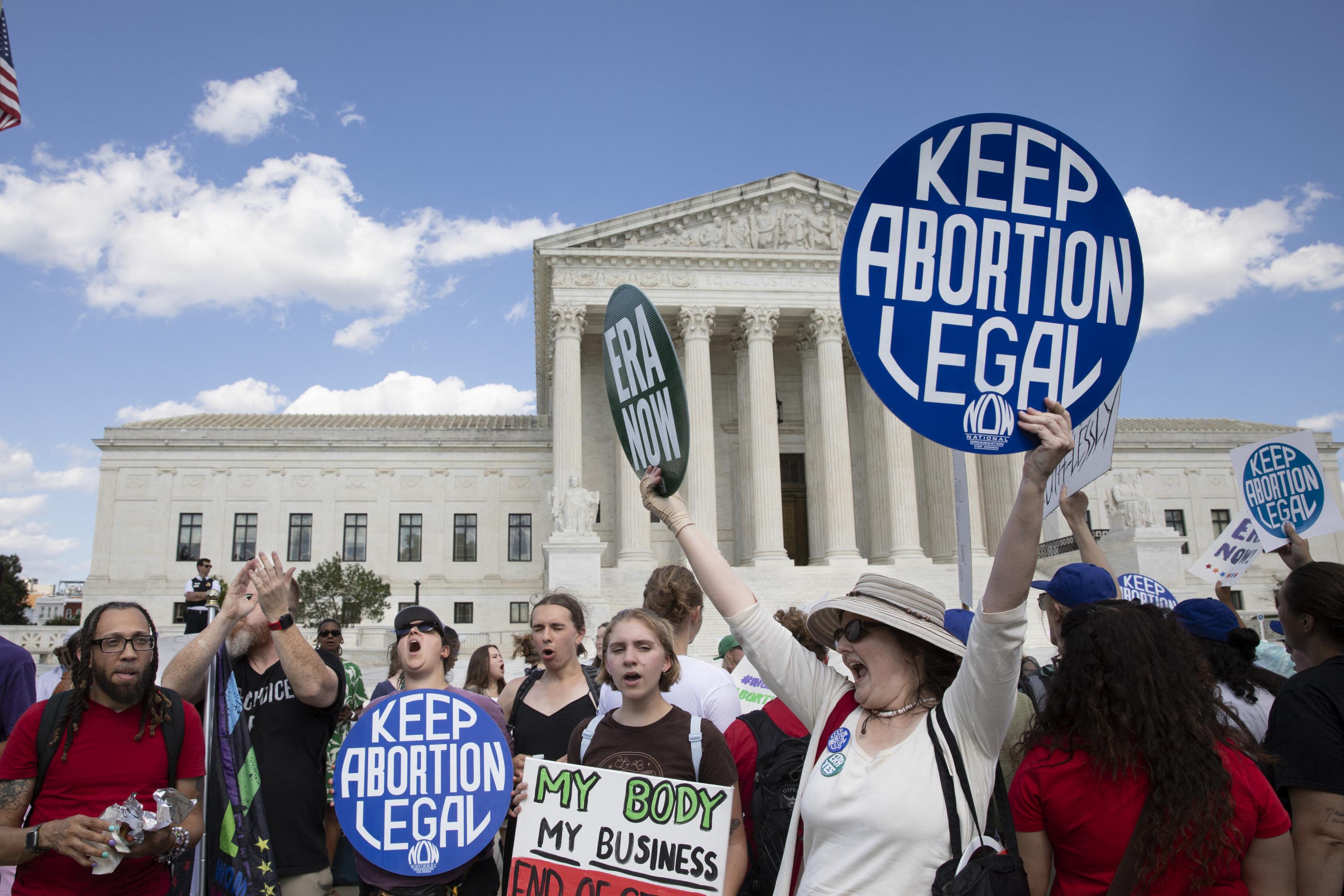 «C'est le sommet de l'iceberg» : aux États-Unis, des femmes victimes de la loi anti-avortement