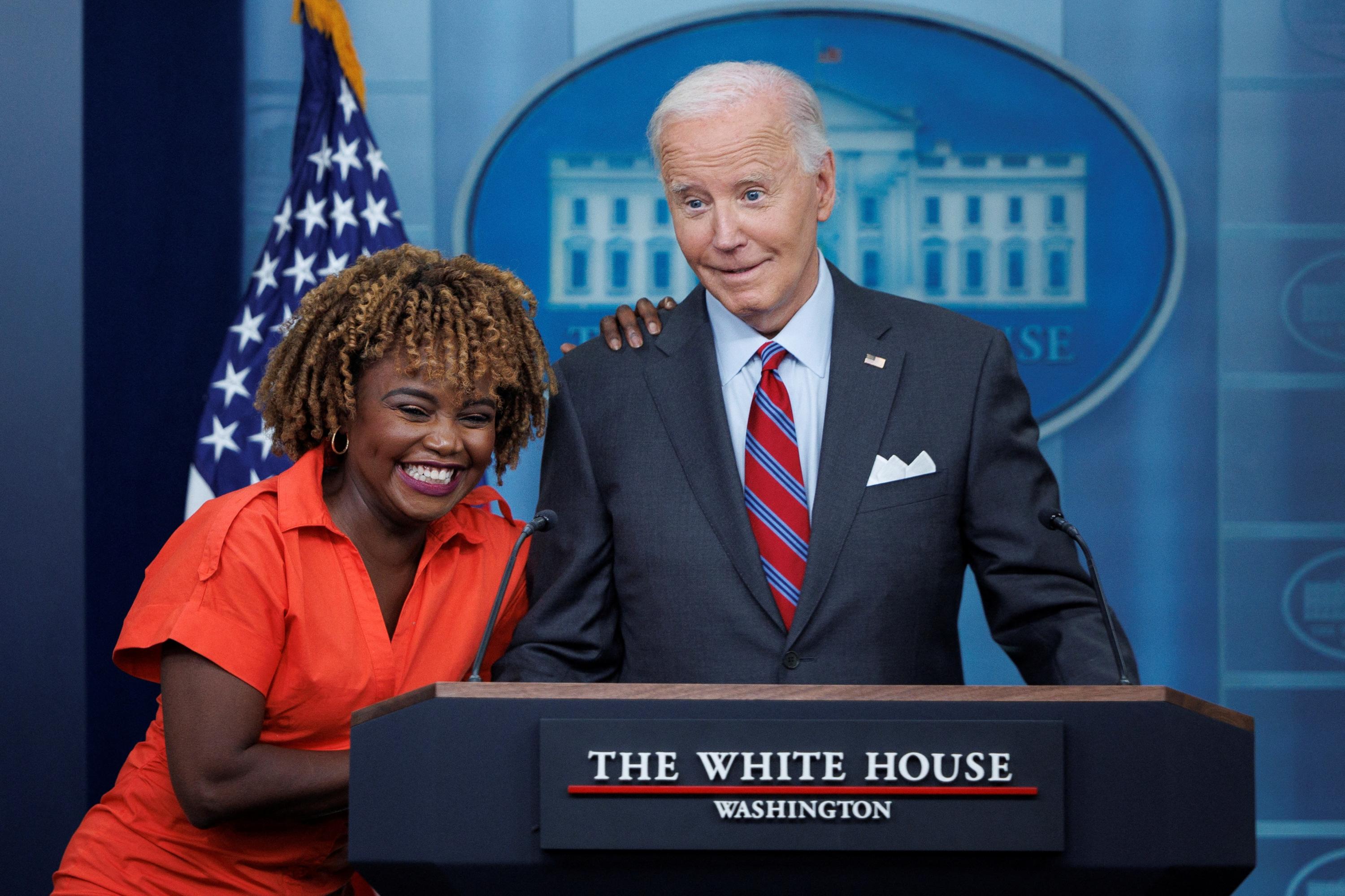 «Je suis de retour», plaisante Joe Biden lors d’un point presse surprise à Maison-Blanche