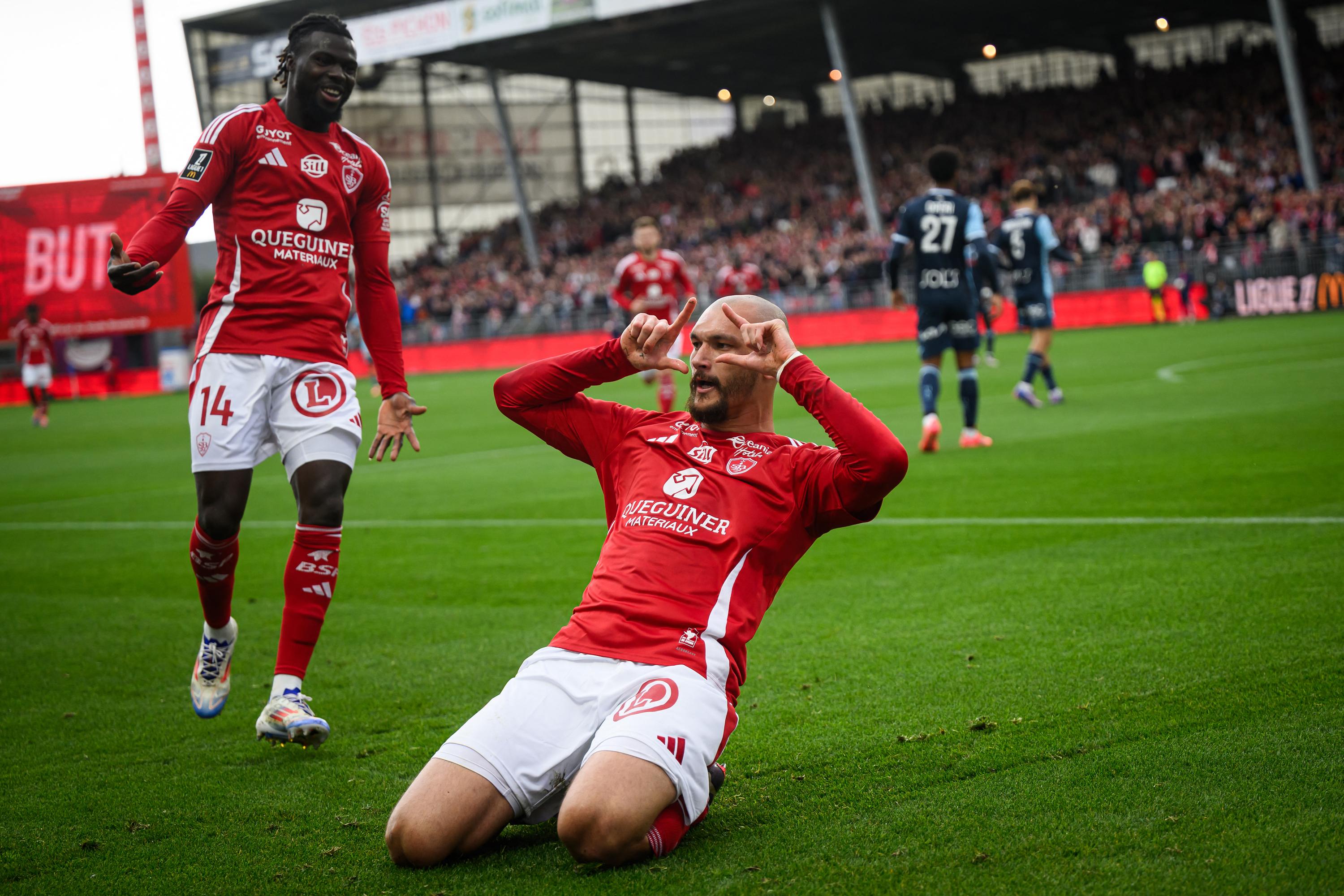 EN DIRECT - Multiplex Ligue 1 : Brest mène grâce à Ajorque, Lens mène à Strasbourg