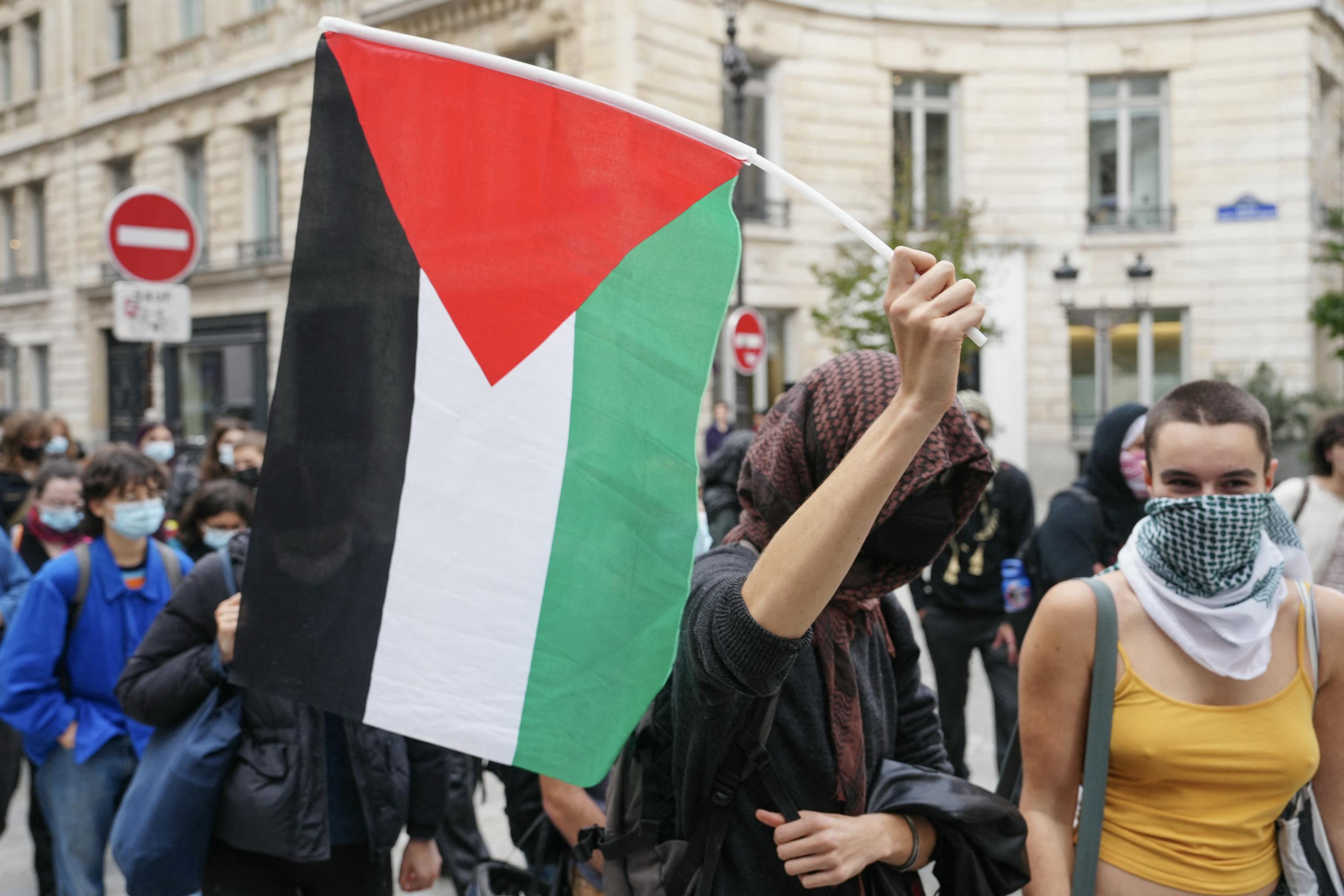 Mobilisation pro-palestinienne à Sciences Po Paris : la police intervient pour déloger des manifestants