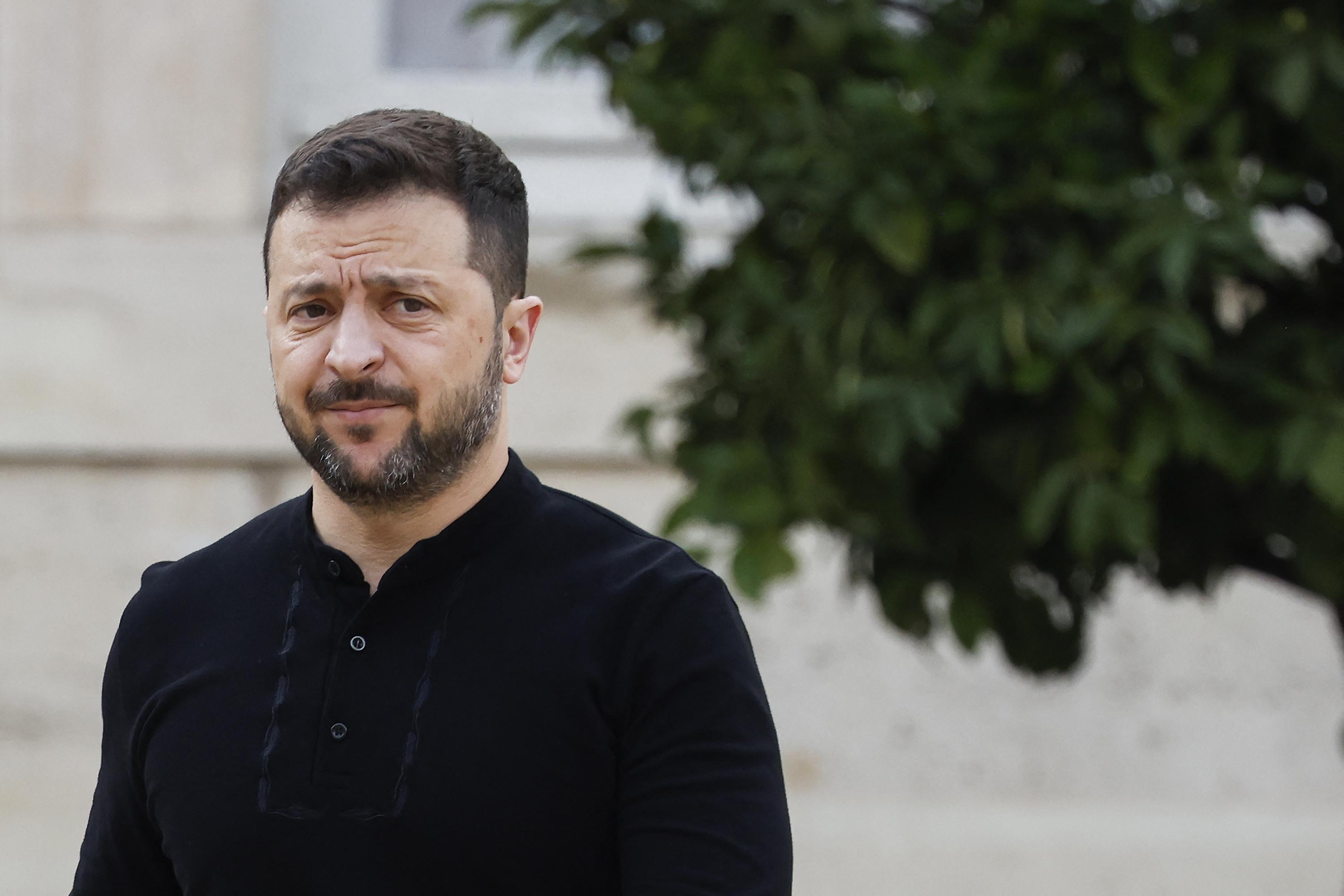 Guerre en Ukraine : Zelensky sous pression sur le front militaire et diplomatique
