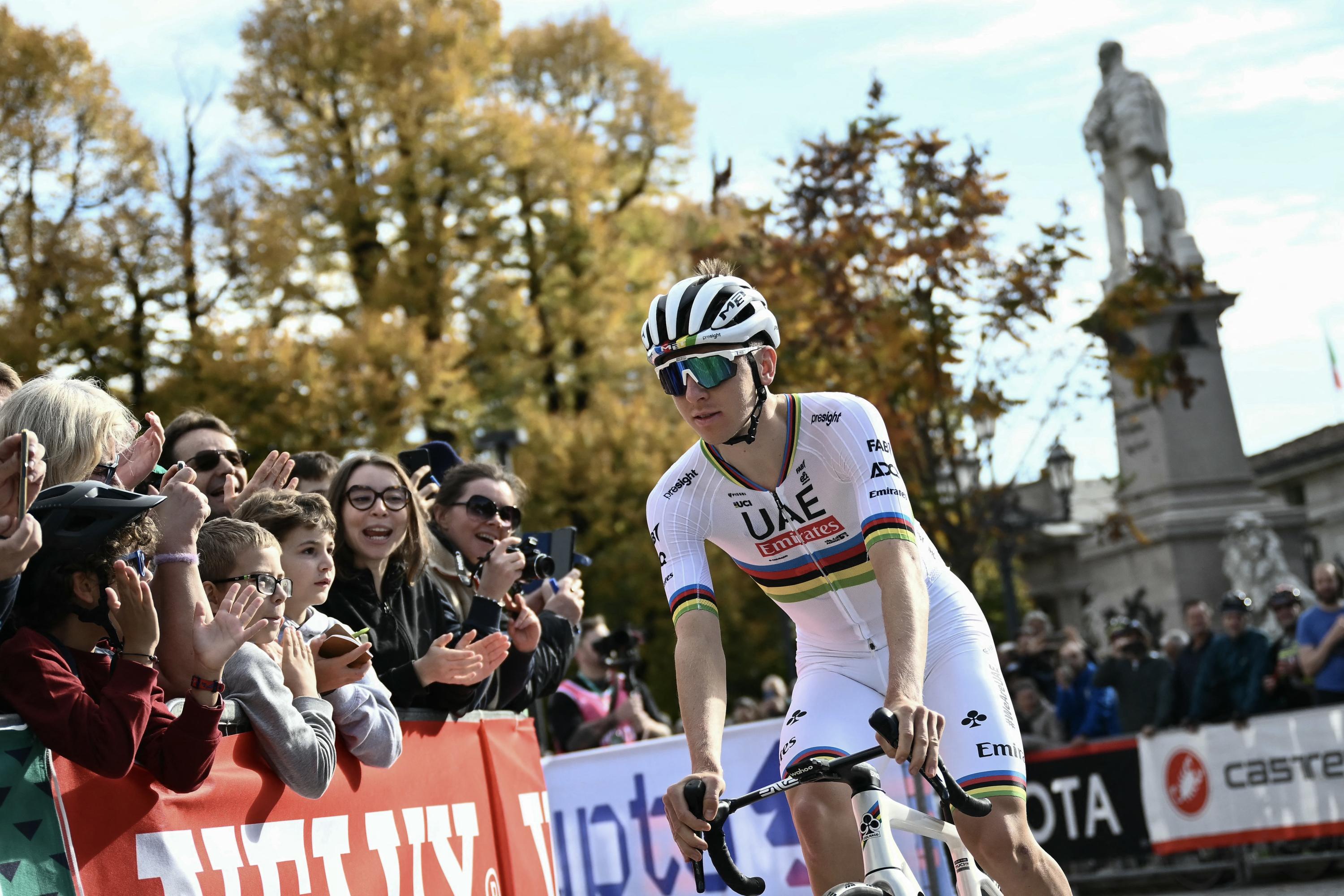 EN DIRECT - Tour de Lombardie : une échappée de 21 hommes compte près de 5 minutes d’avance sur le peloton à 100km de l’arrivée