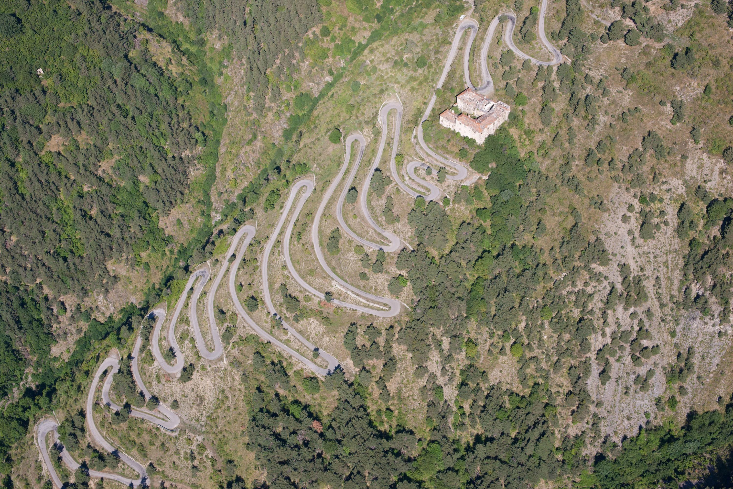 «C’est vital» : dans les Alpes-Maritimes, la route des 46 lacets, alternative au tunnel de Tende, elle aussi inaccessible