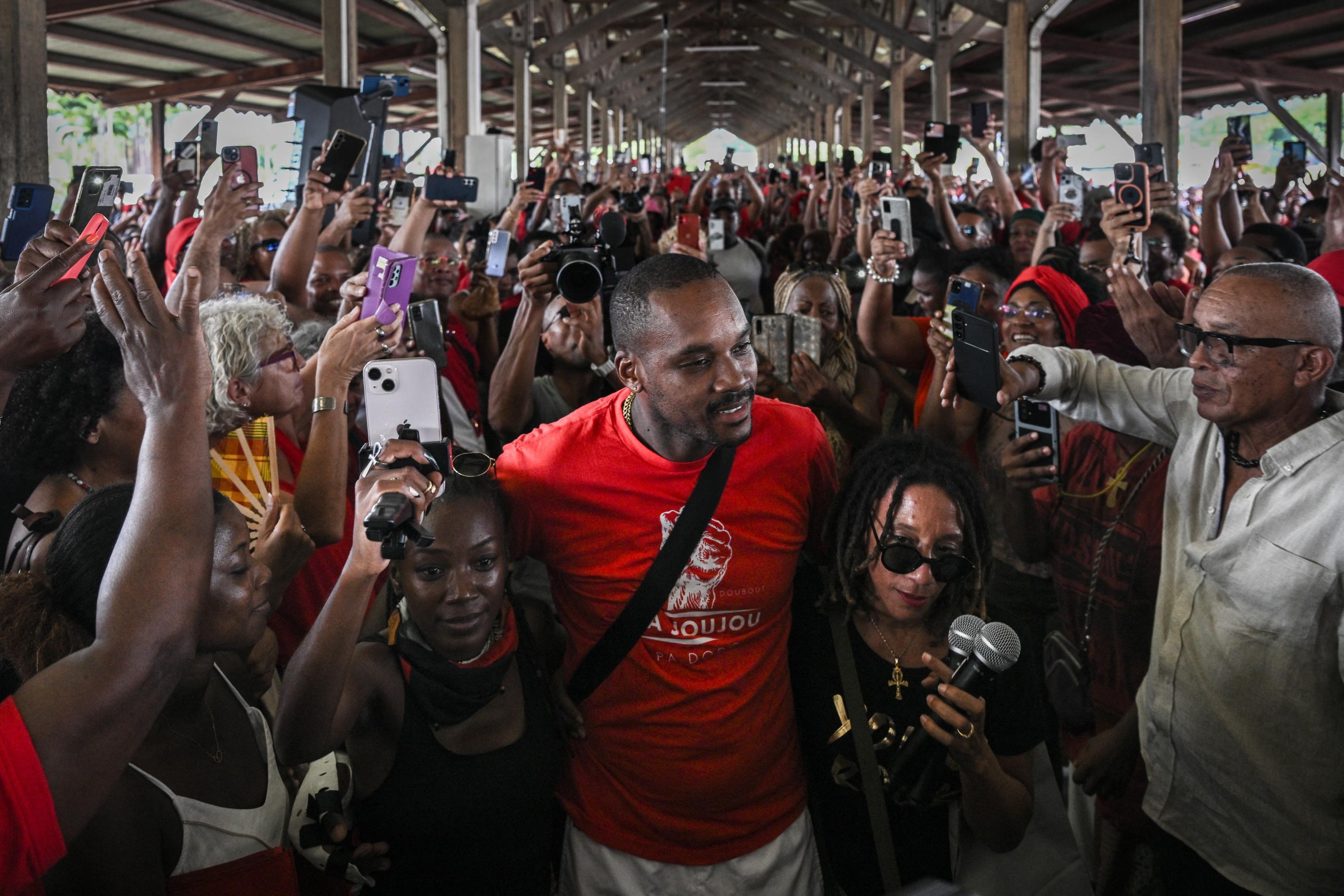 «Si on capitule, il y a tout qui empire» : en Martinique, plusieurs milliers de manifestants militent toujours contre la vie chère