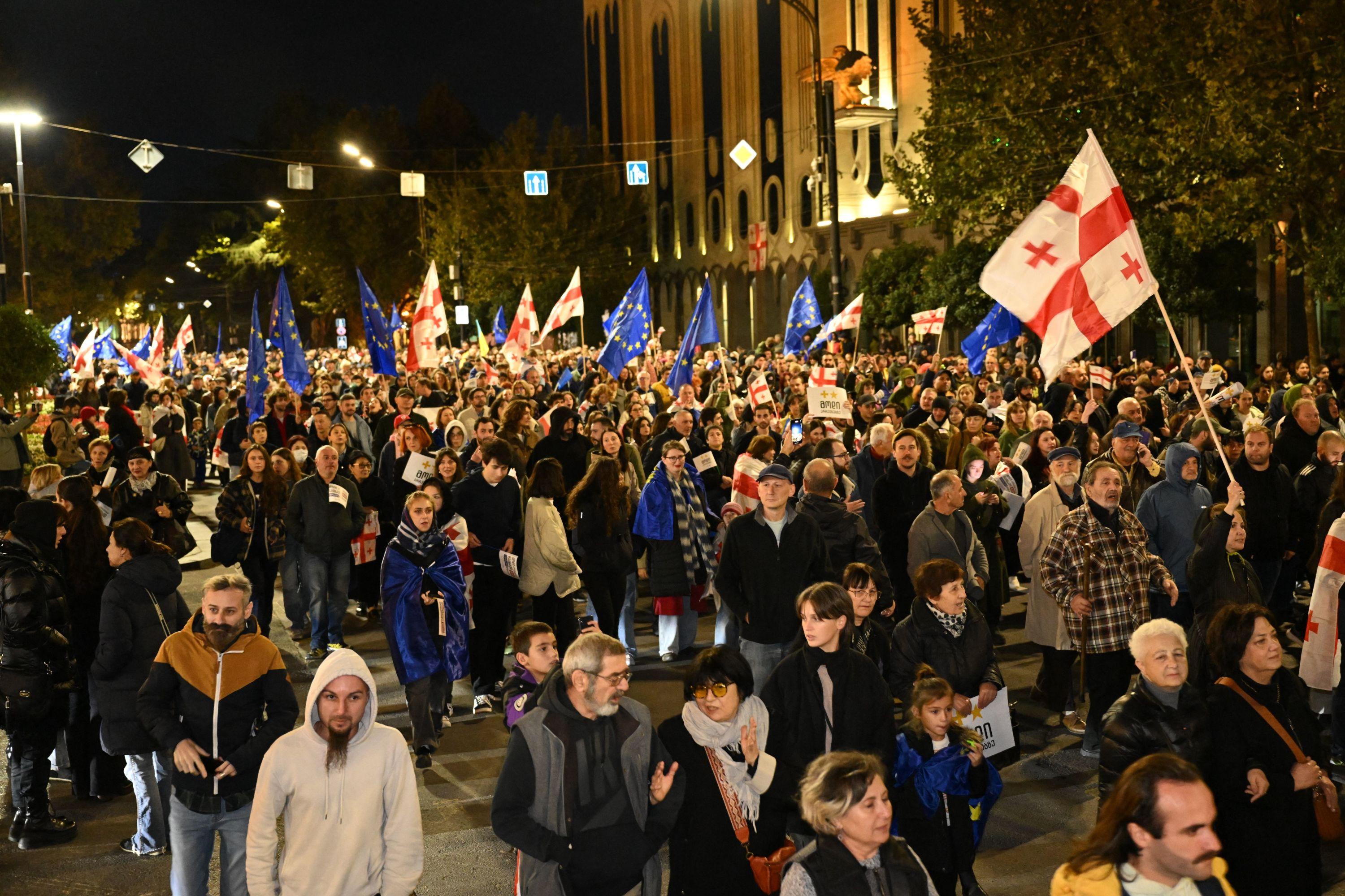 Géorgie : importante manifestation pro-européenne à Tbilissi avant les législatives