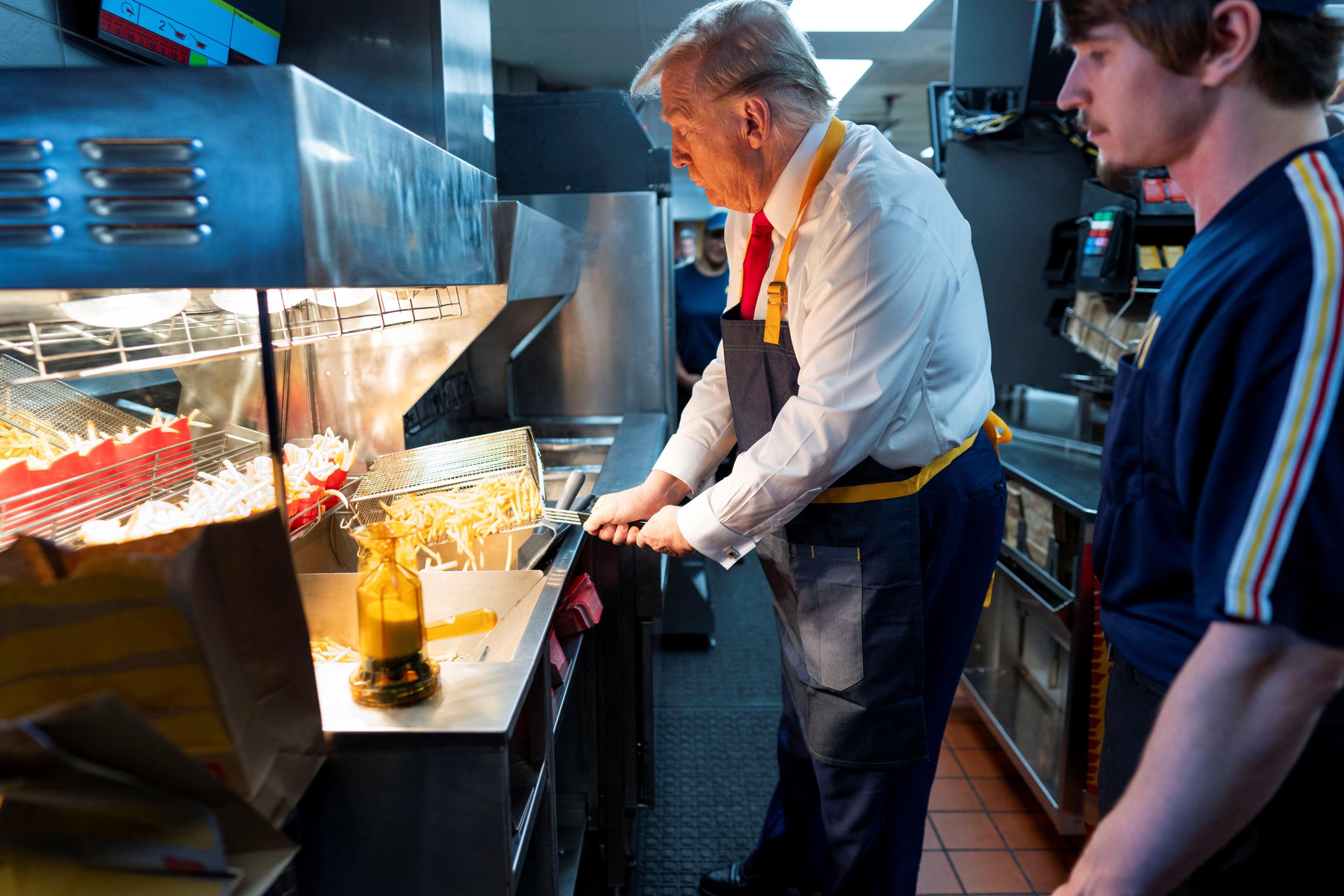 Présidentielle américaine: polémiques, barquettes de frites... Trump sur tous les fronts pour creuser l’écart