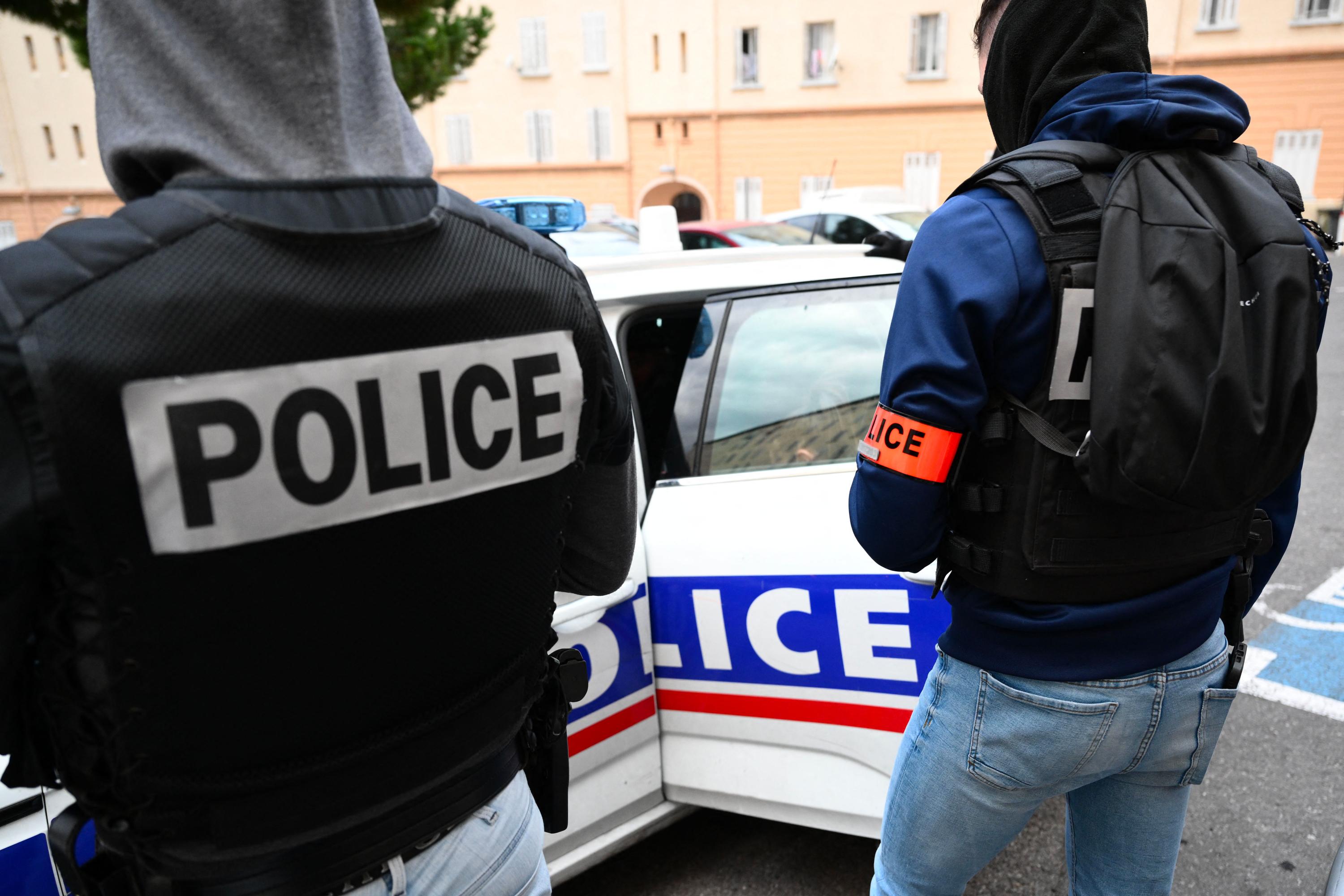 Marseille : 4 fusils d’assaut, des gilets pare-balles et 60 kilos de cannabis saisis au cours d’opérations anti-drogue