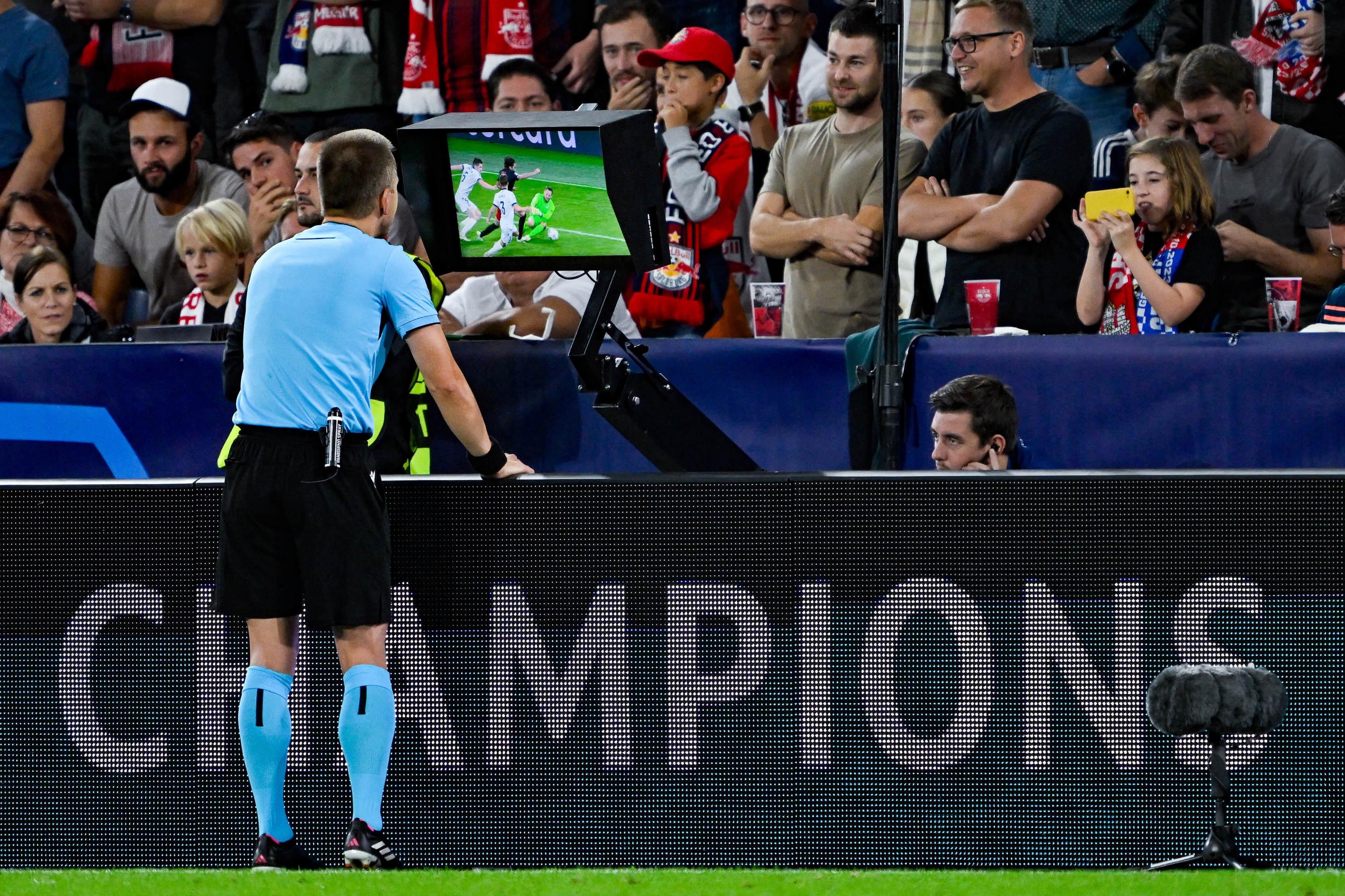 «J'ai ruiné 22 ans d'arbitrage», contrôlés avec 1,5 gramme d’alcool dans le sang avant un match de Ligue Europa, deux arbitres suspendus