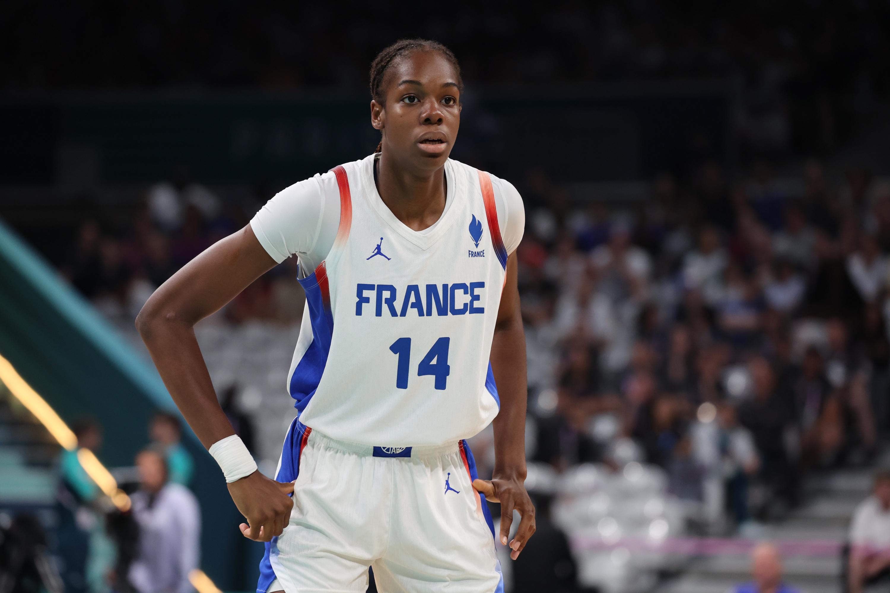 Basket : Dominique Malonga devient la première joueuse française de l’histoire à réussir un dunk dans un match officiel