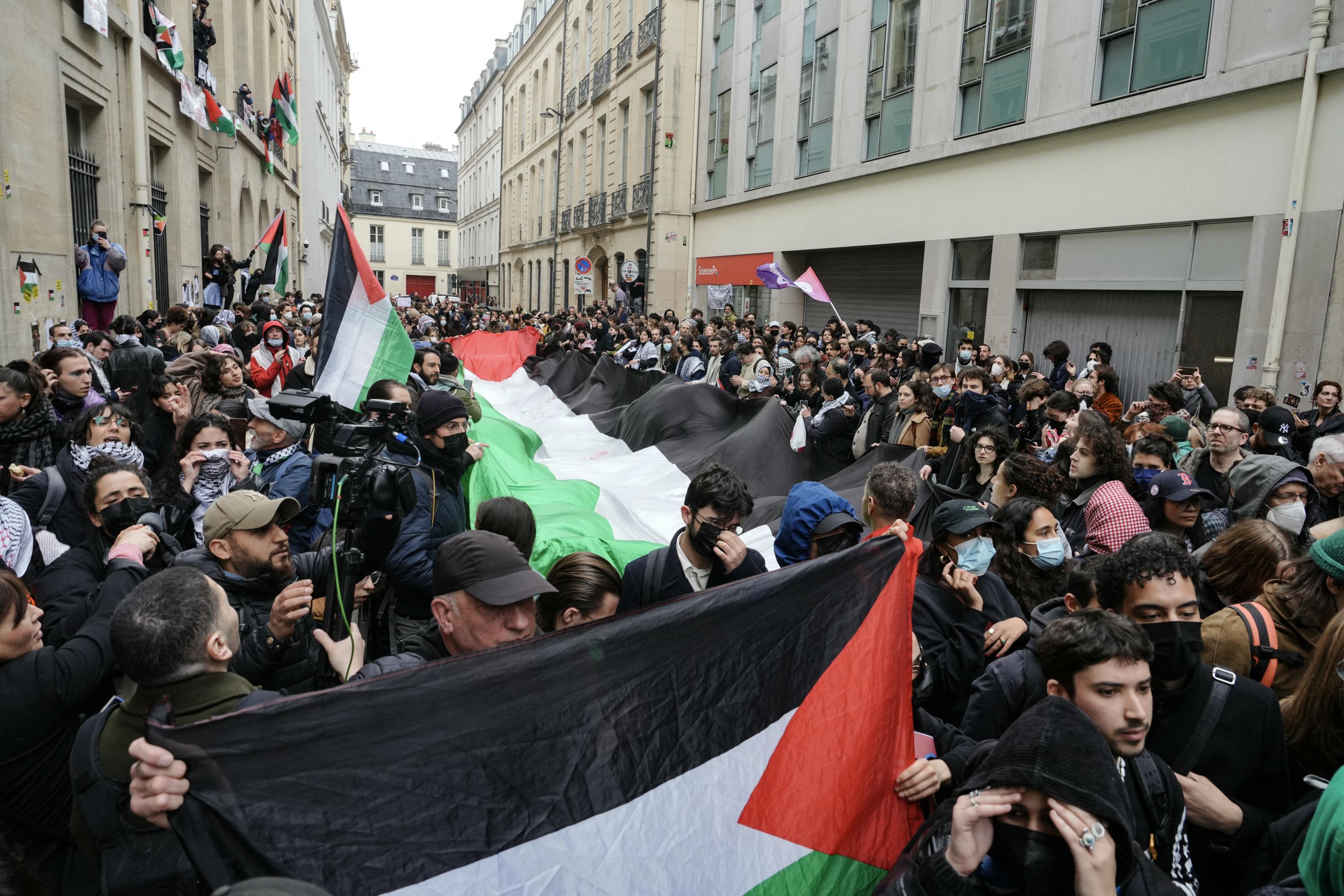 Sciences Po Paris : le nouveau directeur lève la sanction contre quatre étudiants propalestiniens