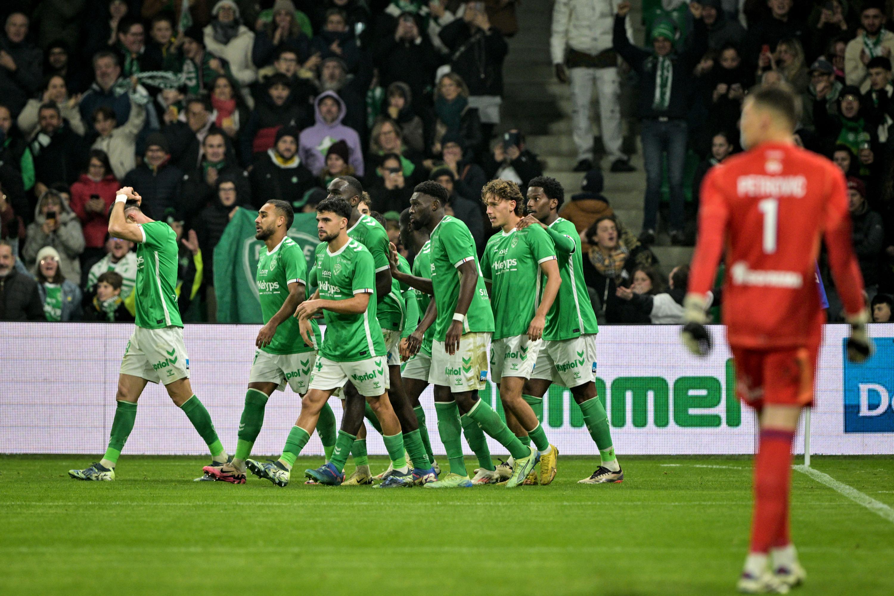 Ligue 1 : Saint-Etienne tombe Strasbourg et sort de la zone rouge