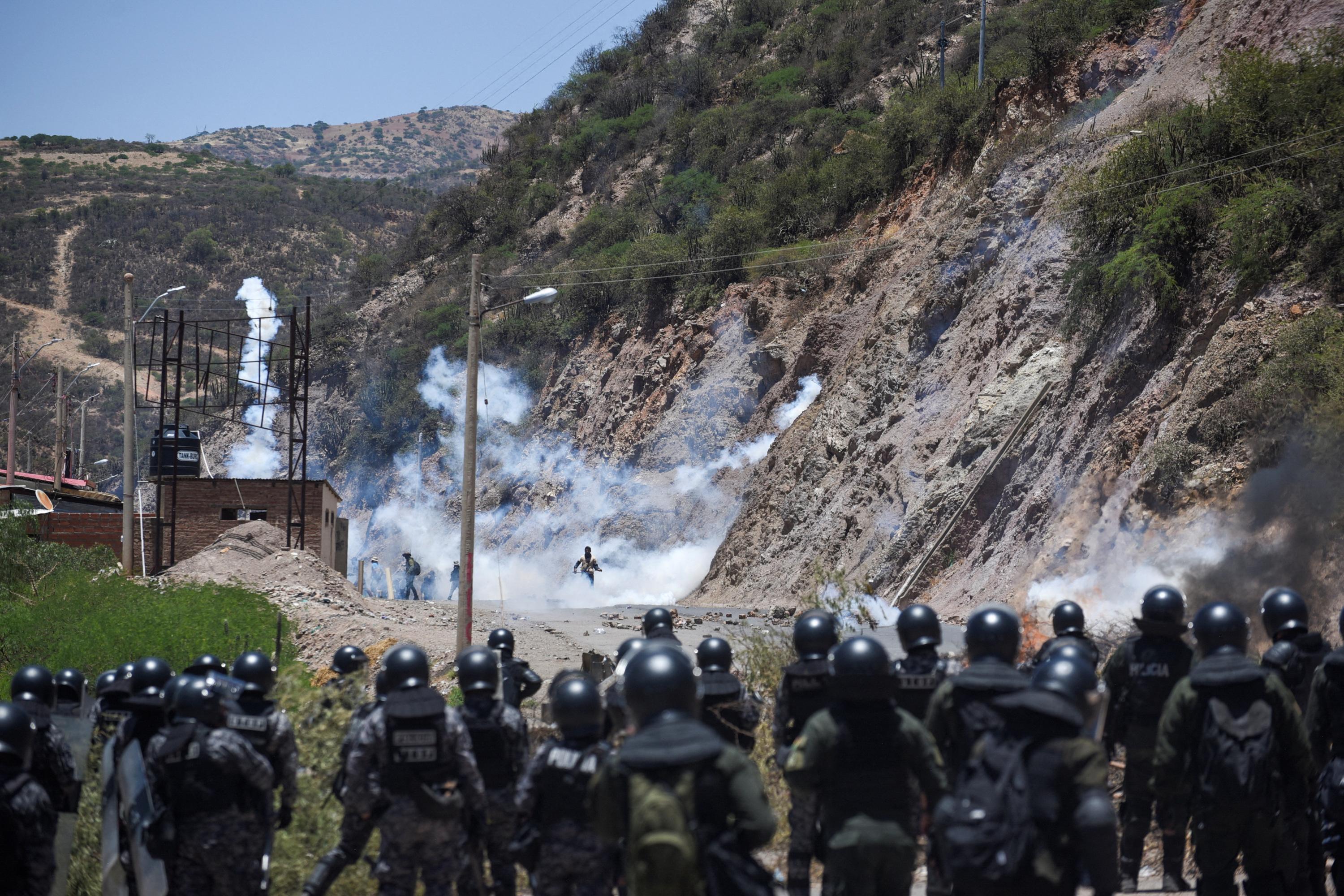 Bolivie: les partisans de l'ex-président Morales retiennent 200 militaires