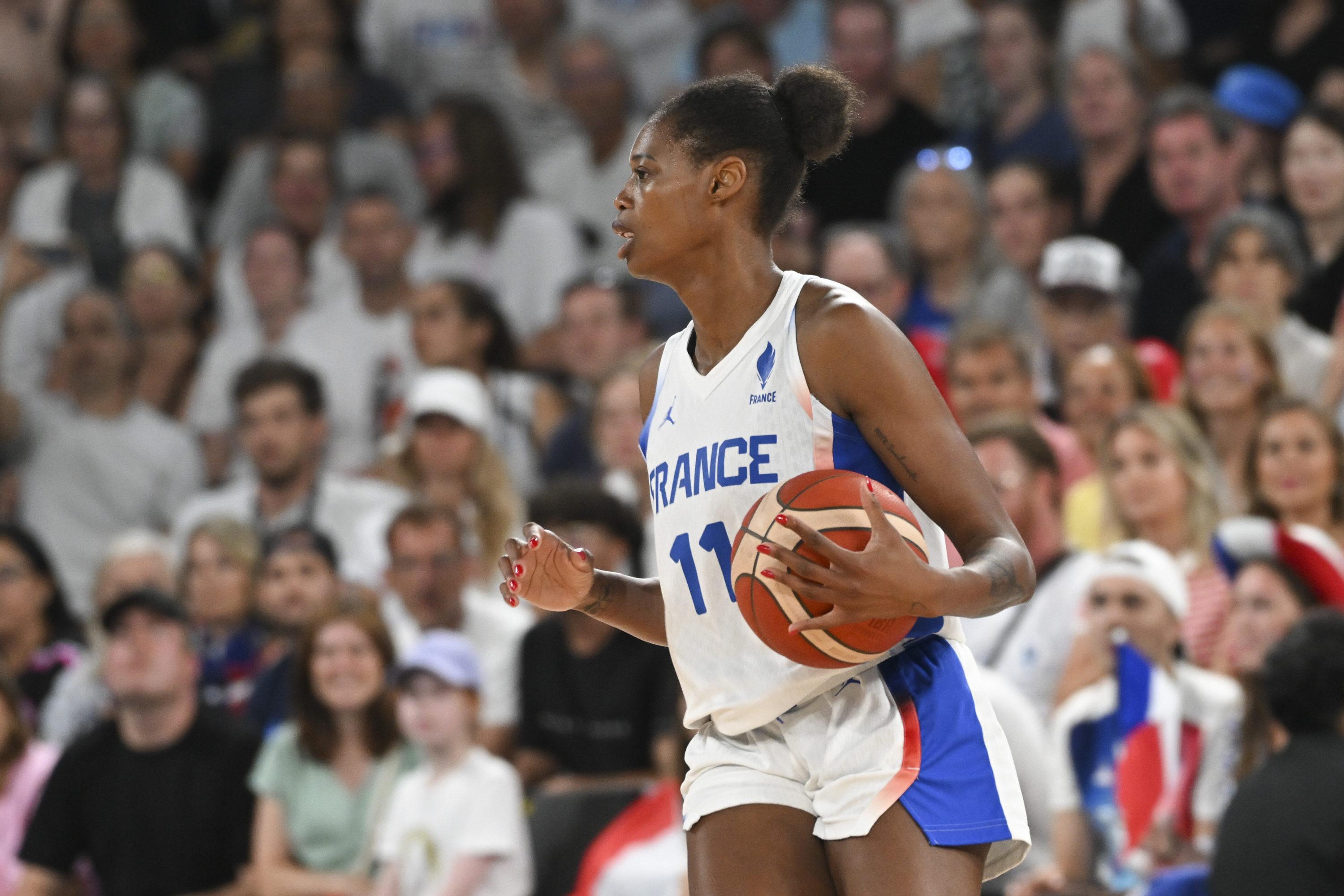 Basket : Valériane Ayayi succède à Sarah Michel Boury au capitanat de l’Equipe de France