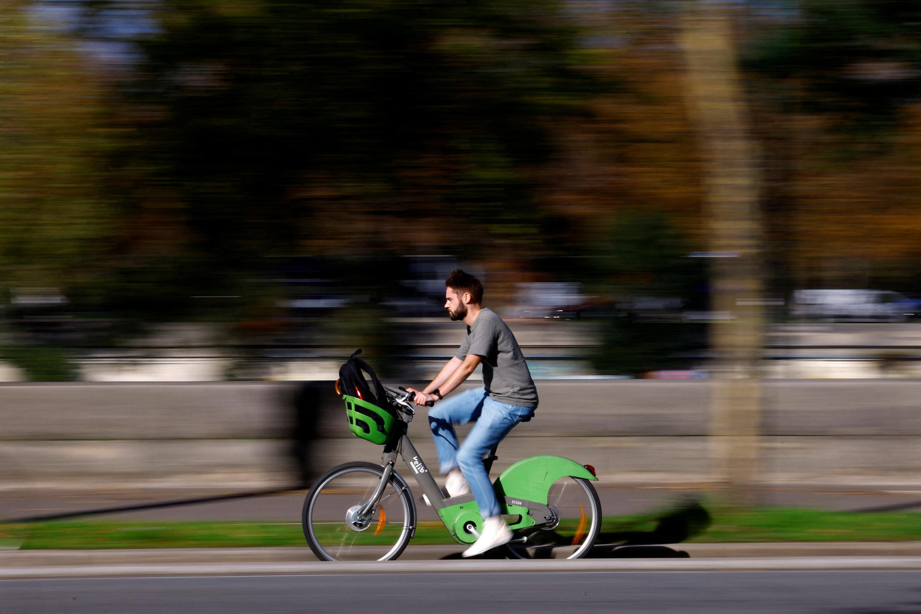 L'abandon du «plan vélo» est «inacceptable», dénoncent des collectivités