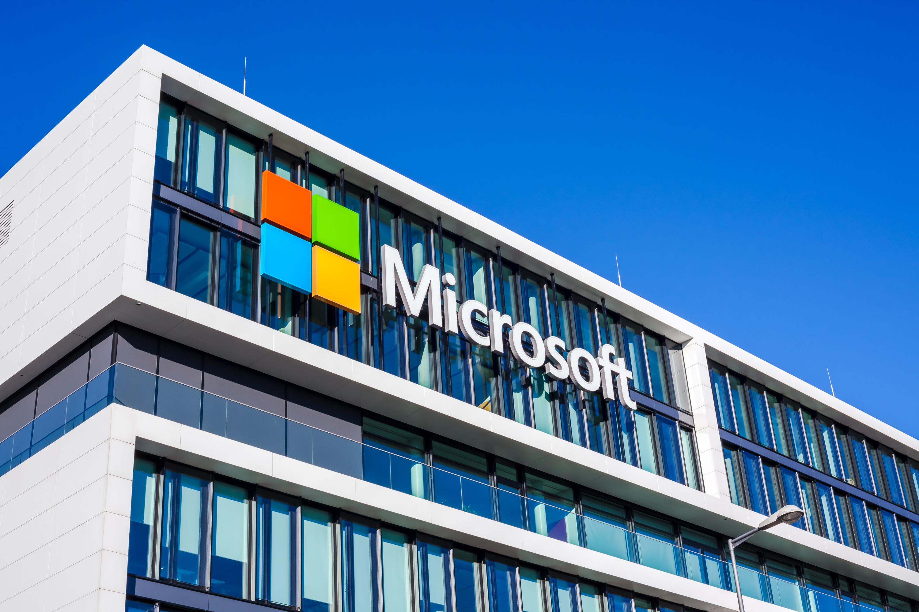 Microsoft : une cinquantaine d'éditeurs de presse assignent le géant américain pour qu’il règle les «droits voisins»