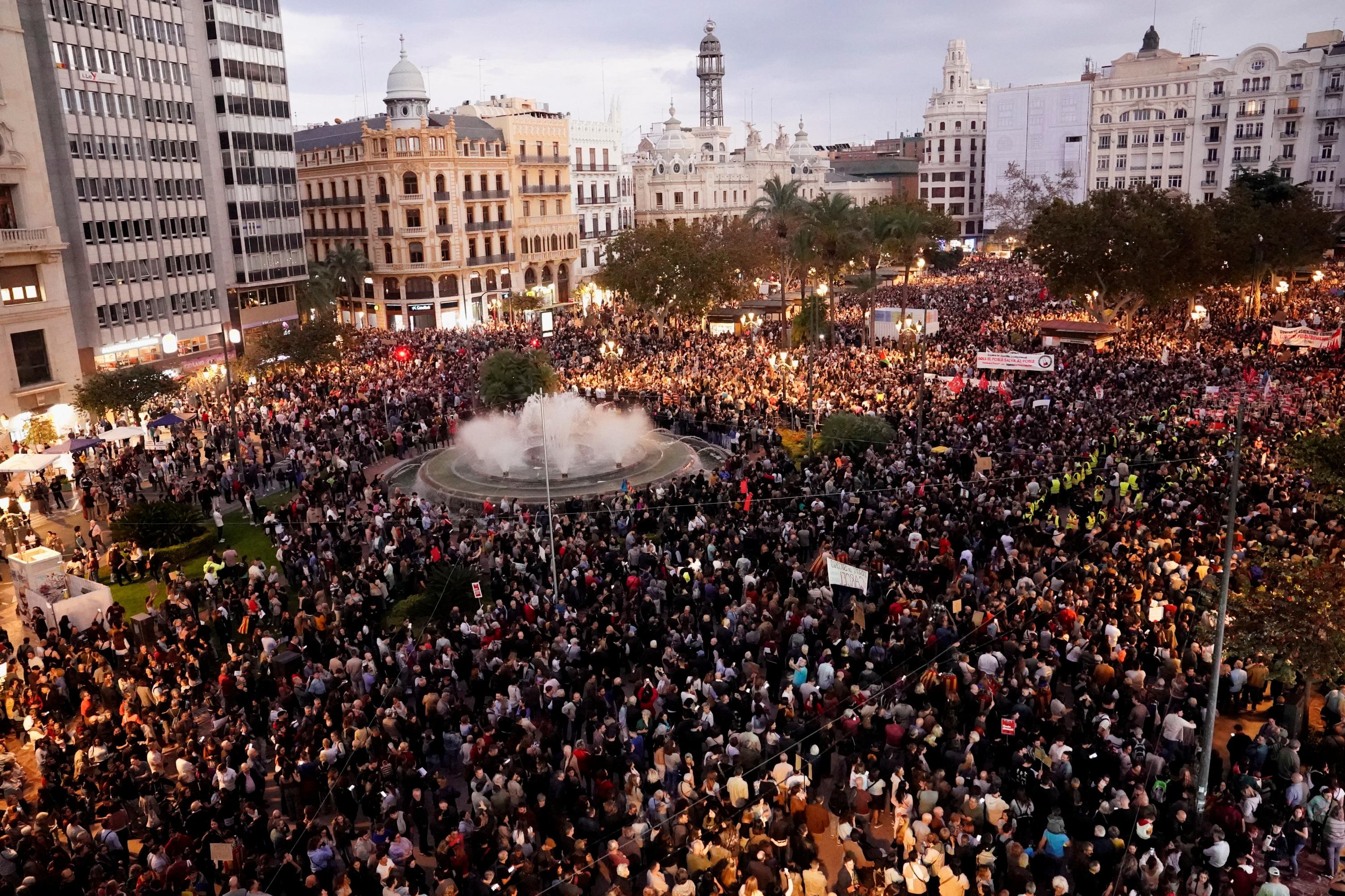 «Le gouvernement valencien est responsable» : en Espagne, des milliers de manifestants pour dénoncer la gestion des inondations