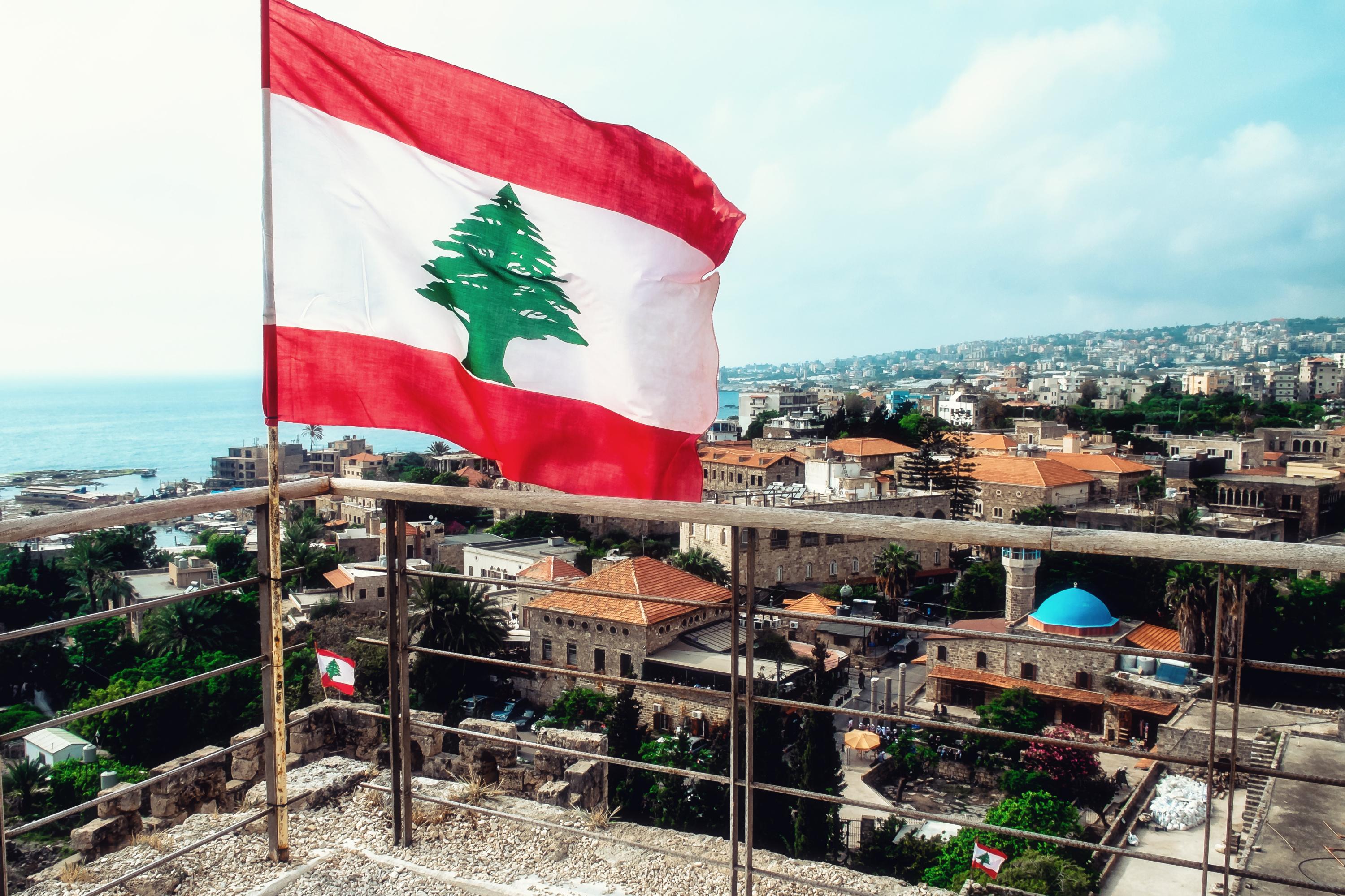 L'armée israélienne fustige des soldats ayant brûlé un drapeau libanais