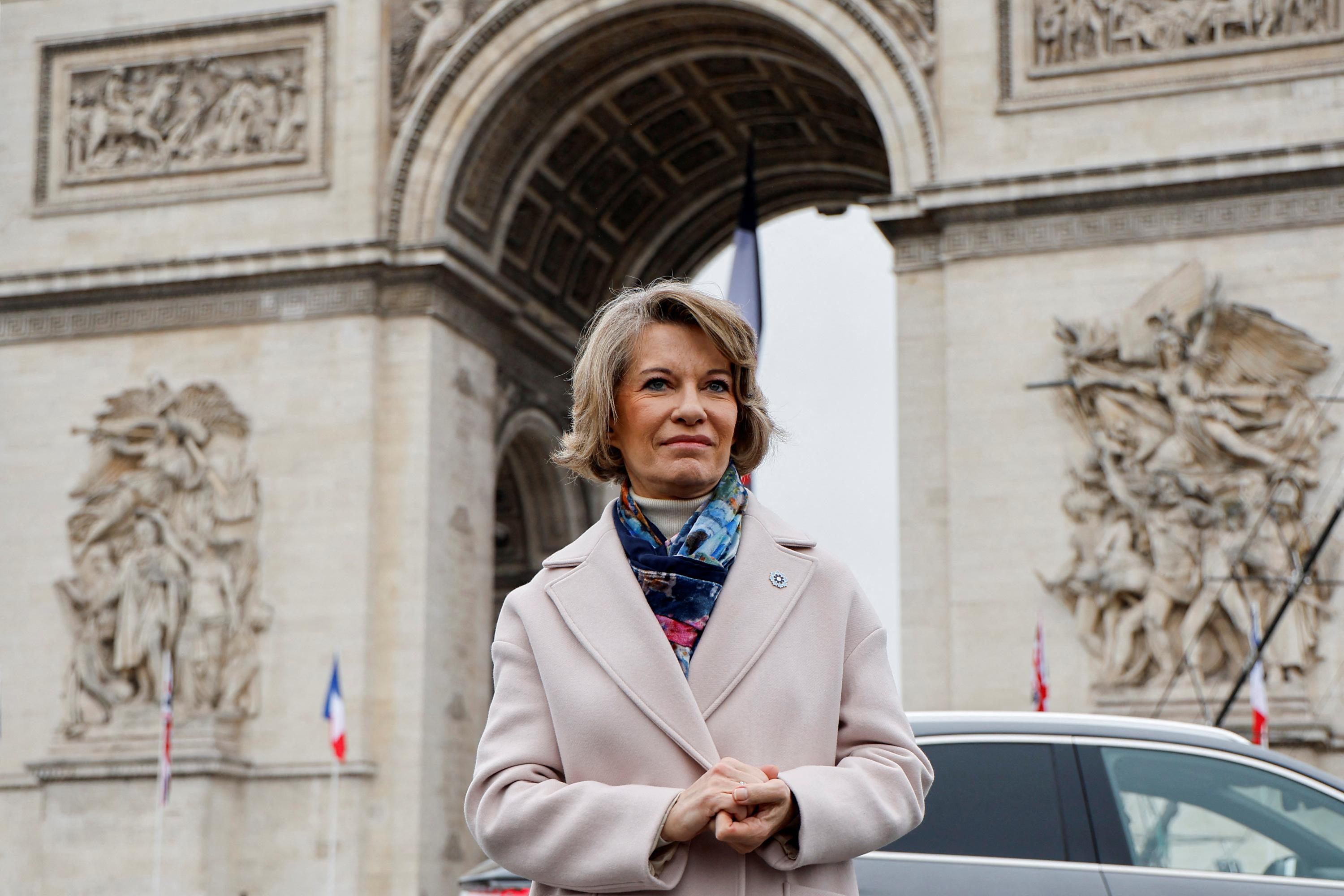 Les enseignants «travaillent beaucoup dans des conditions difficiles» : Anne Genetet répond à Nicolas Sarkozy