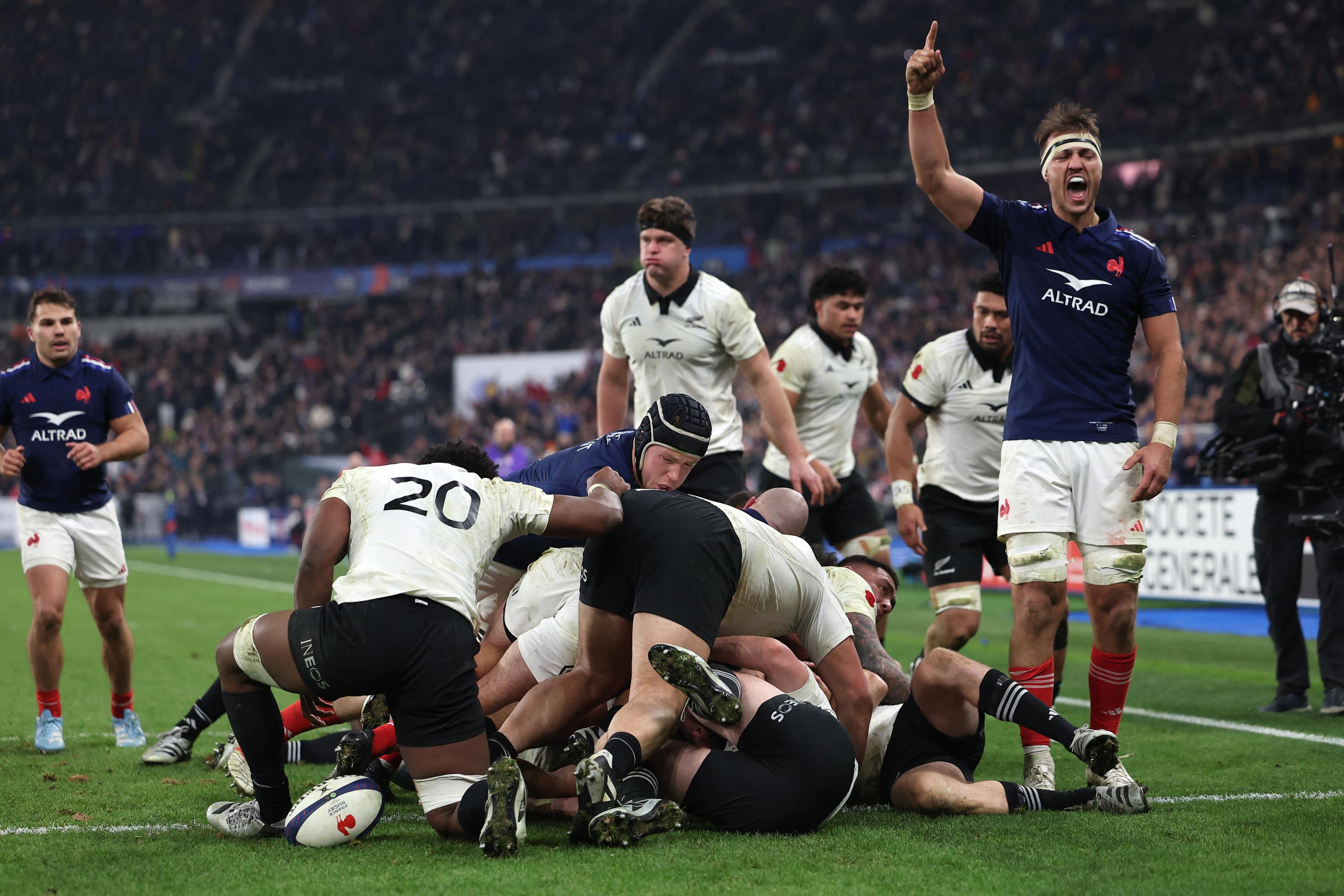 Rugby : le résumé vidéo de la victoire des Bleus contre les Blacks