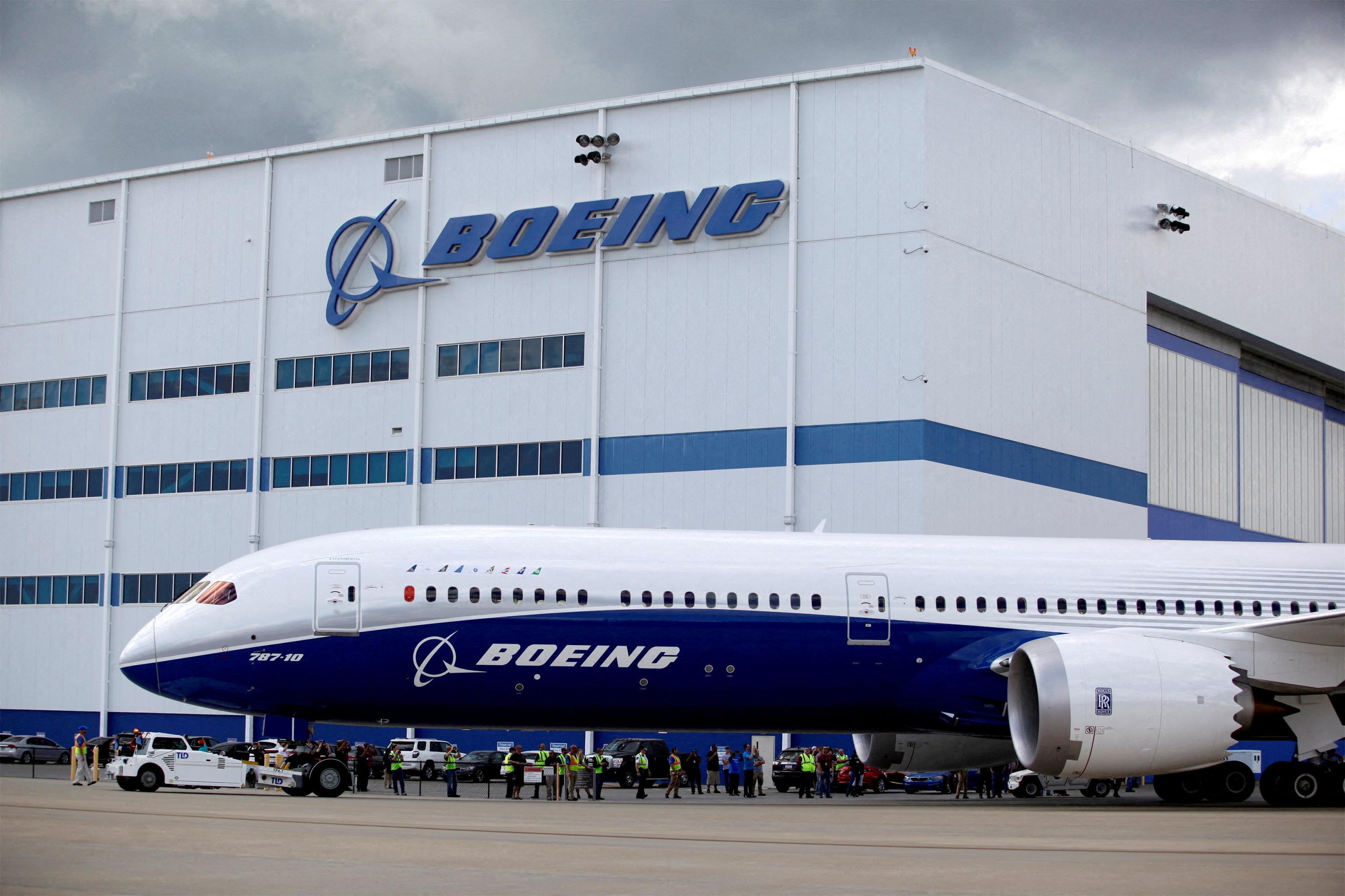 Le constructeur aéronautique Boeing démarre son plan de réduction des effectifs, avec 2200 licenciements sur ses sites historiques