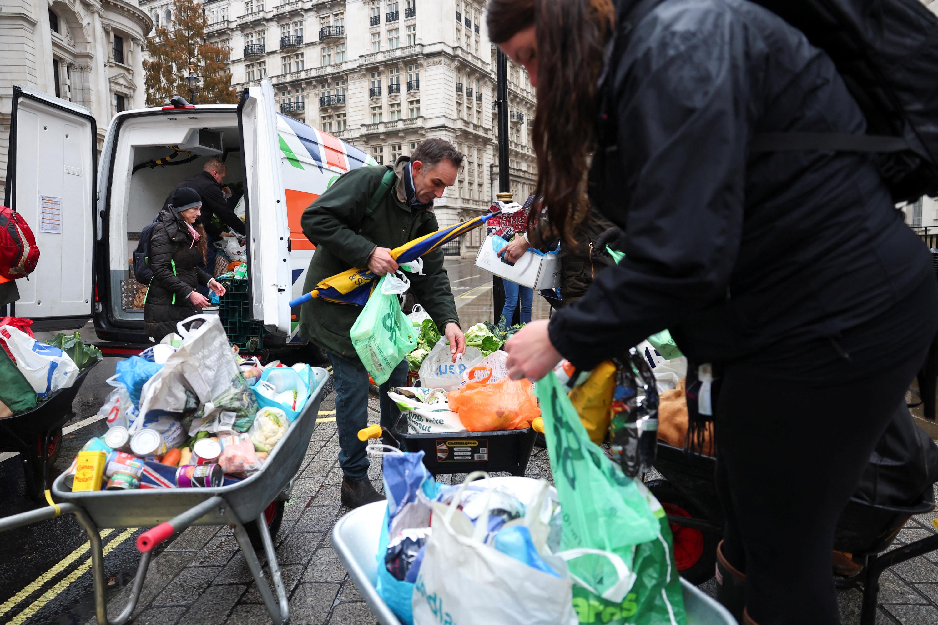 Lyon : 50% des dons alimentaires des grandes surfaces aux associations sont périmés selon la préfecture