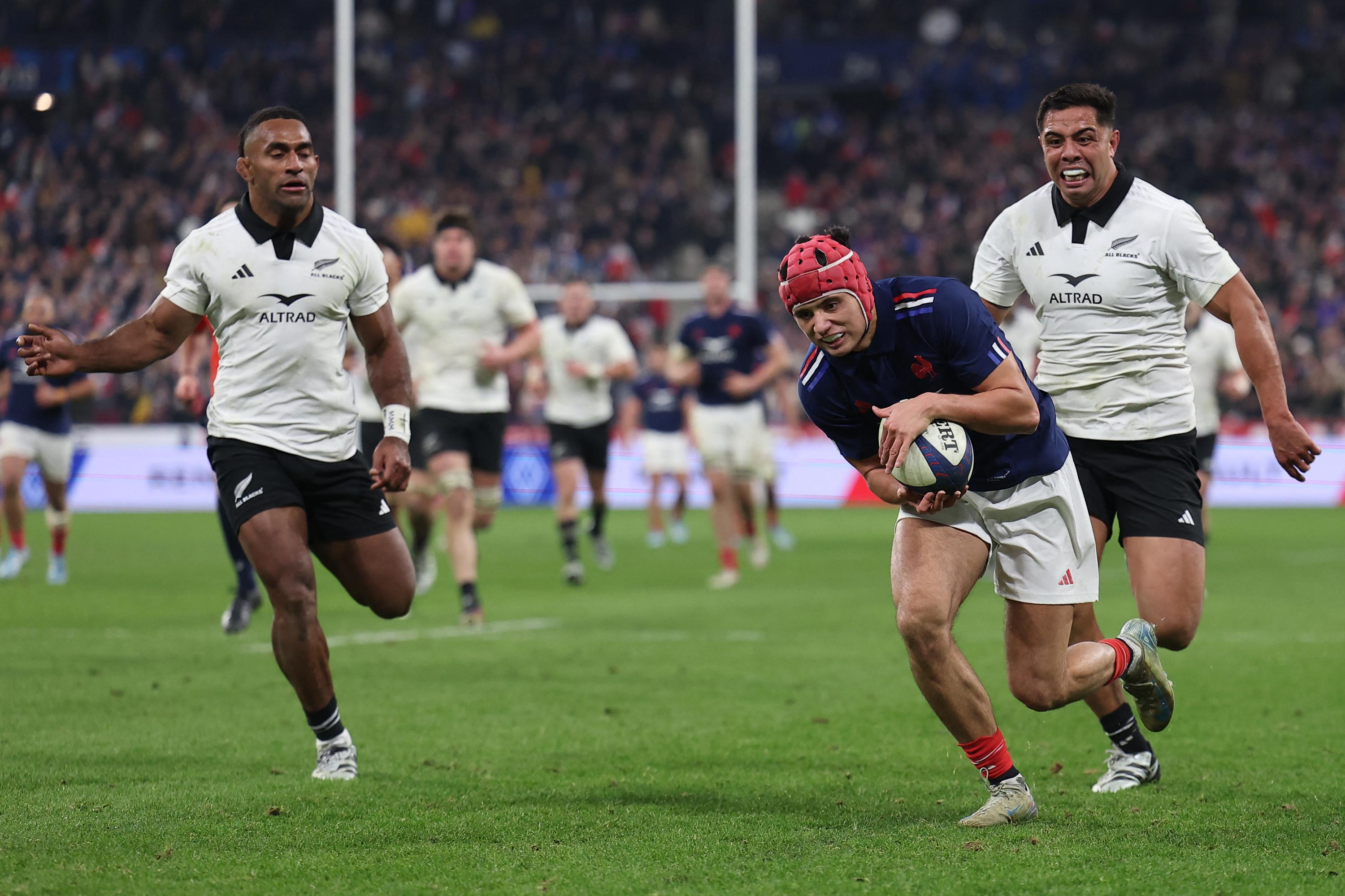 XV de France : Vincent Clerc et Yoann Huget passent Louis Bielle-Biarrey au crible