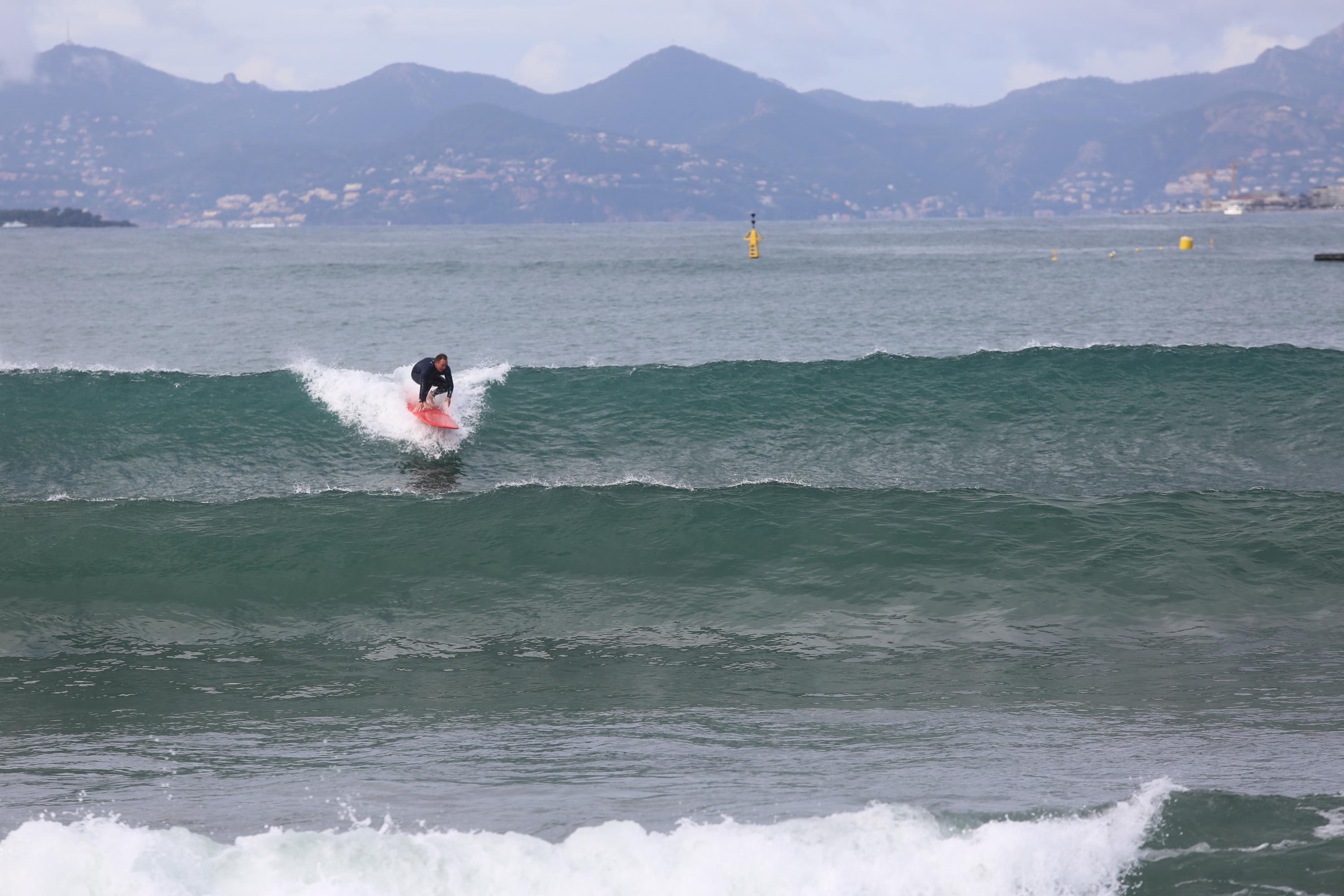 Sur la Côte d’Azur, l’existence d’une surprenante «philosophie du surf»