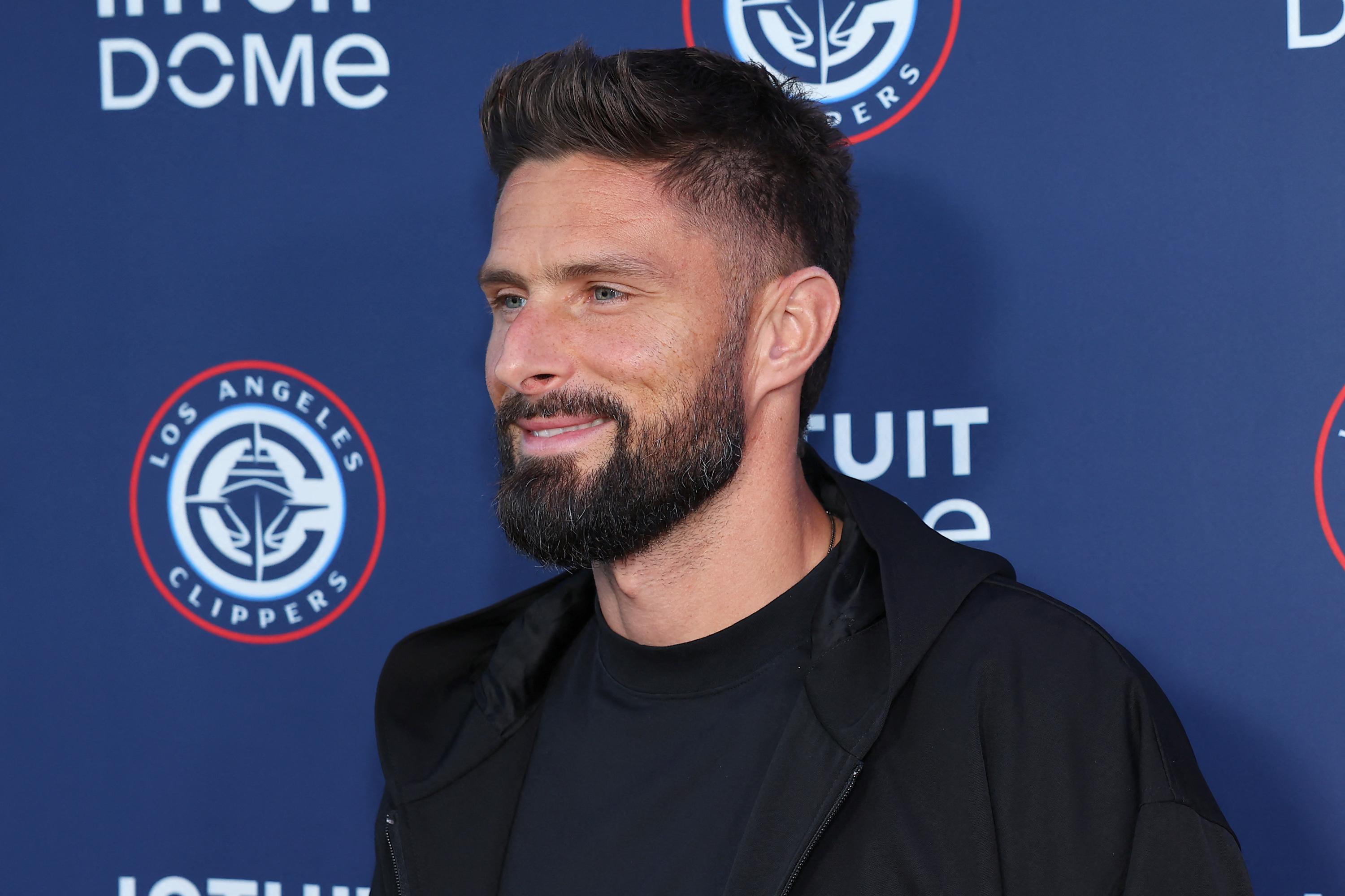 Foot : Olivier Giroud met un de ses maillots aux enchères pour soutenir ses «frères et sœurs chrétiens persécutés en Orient»