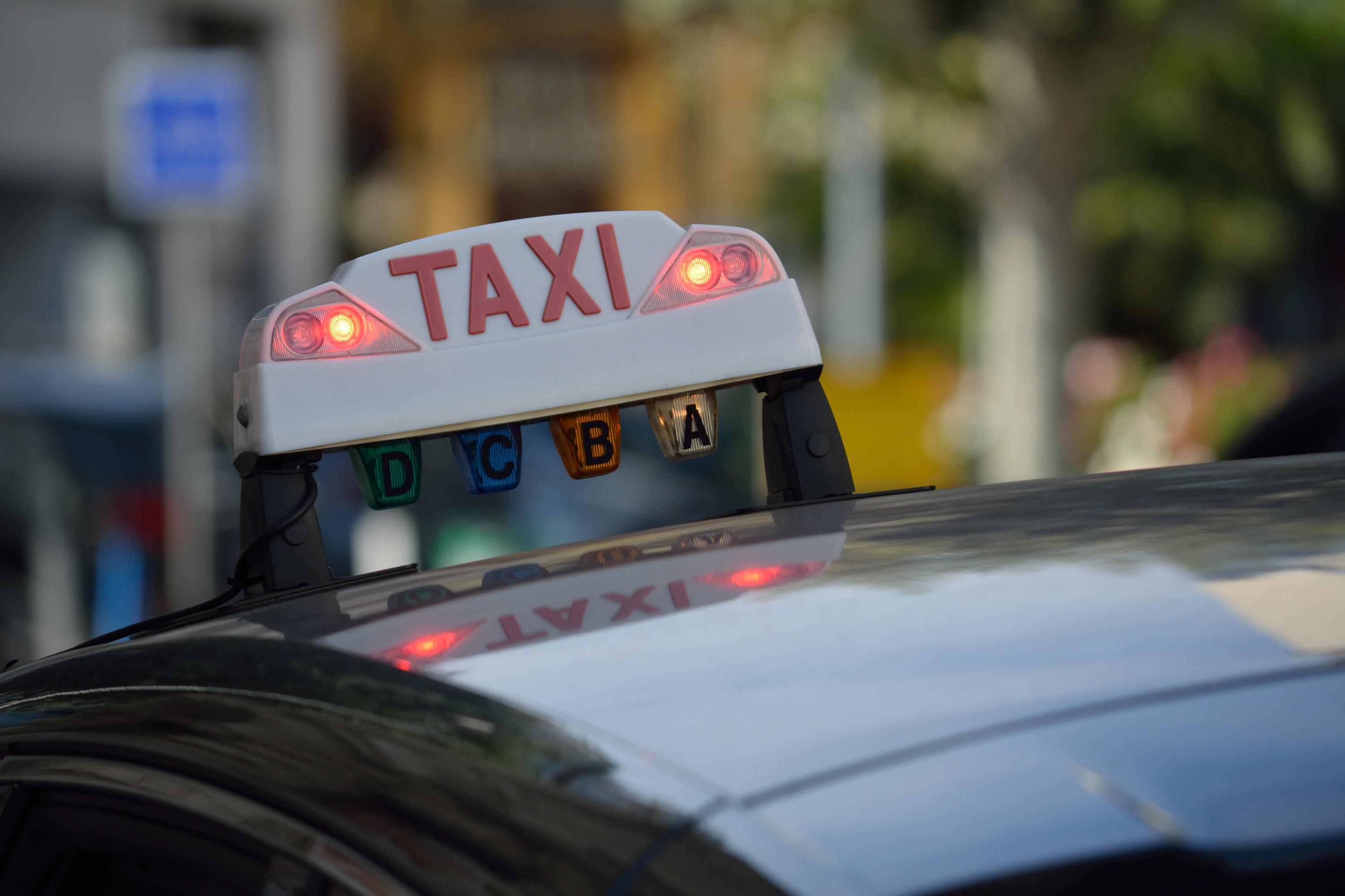 «Ils sont remontés comme des flèches»: 2000 à 3000 taxis attendus pour bloquer Lyon ce lundi