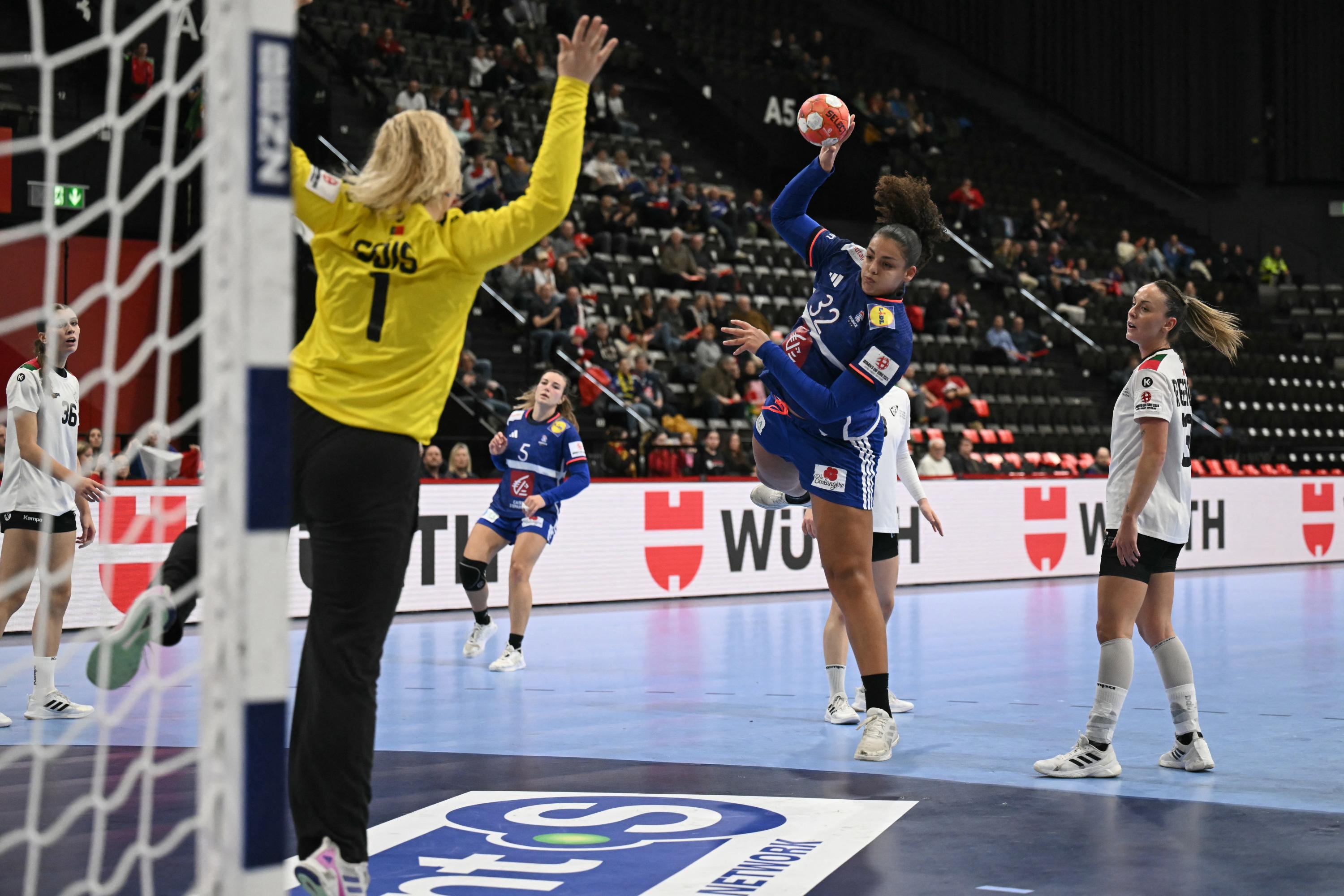 Handball : les Bleues s’imposent contre le Portugal pour finir le tour préliminaire