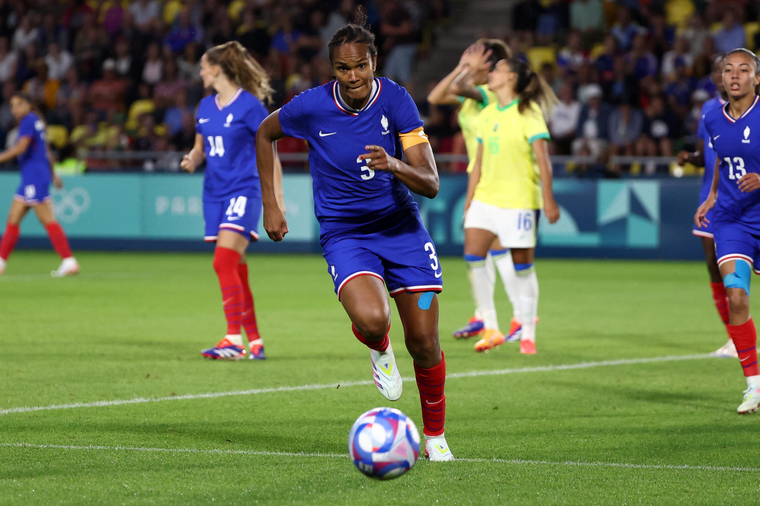 EN DIRECT – France-Espagne F : les Bleues sont menées d’entrée