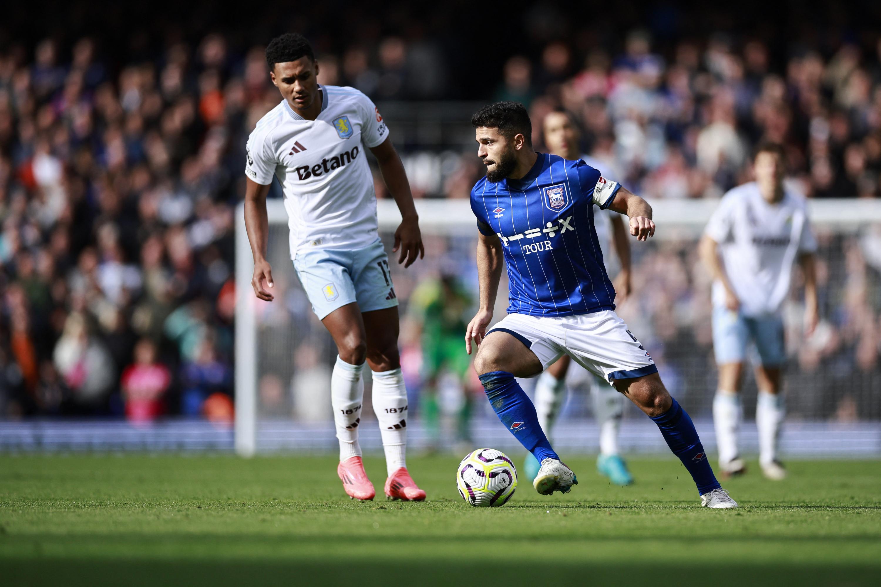 Premier League : le capitaine d’Ipsiwch Town a refusé de porter le brassard LGBTQ+