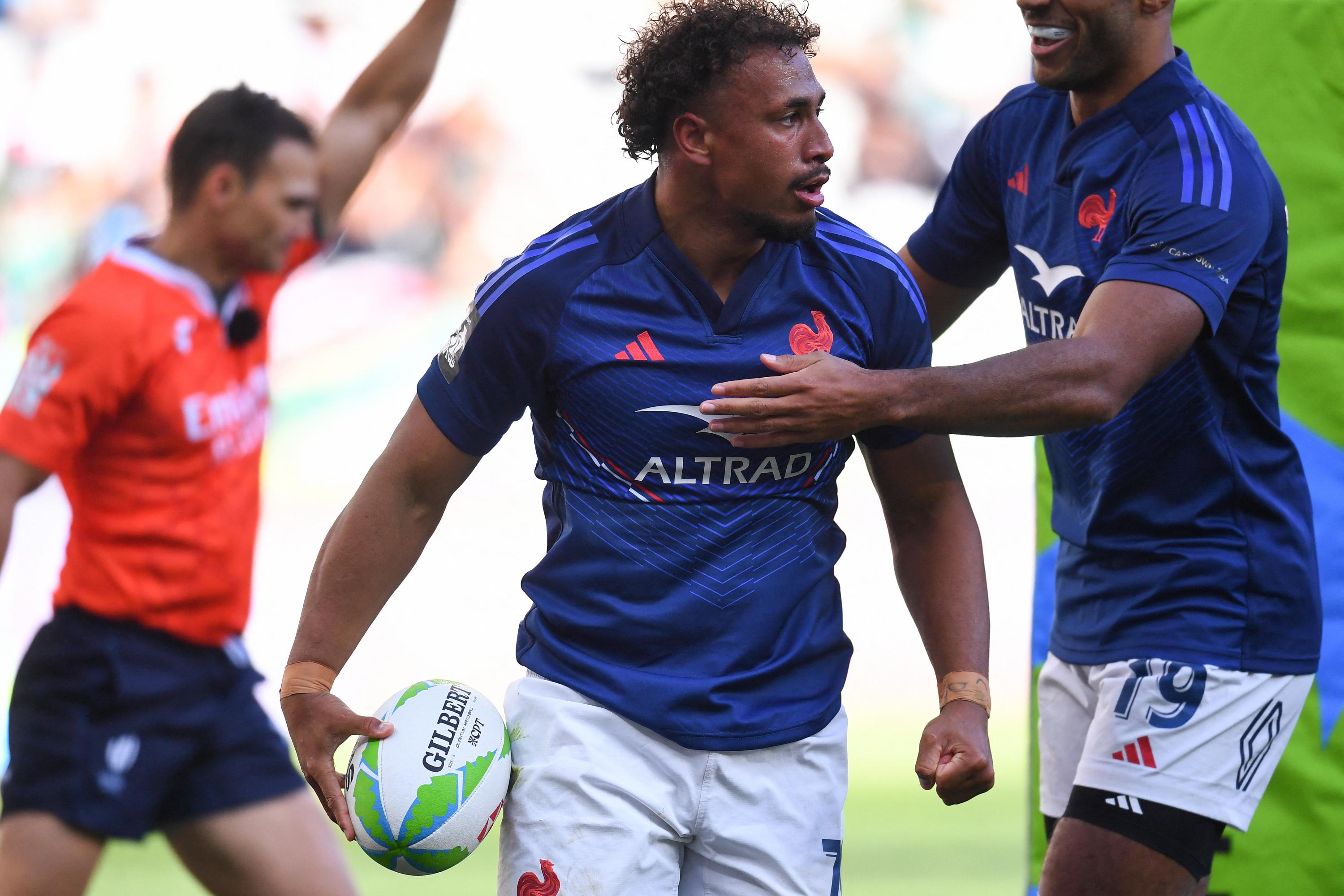 Rugby à 7 : héroïques face aux Fidji, les champions olympiques français en finale du tournoi du Cap