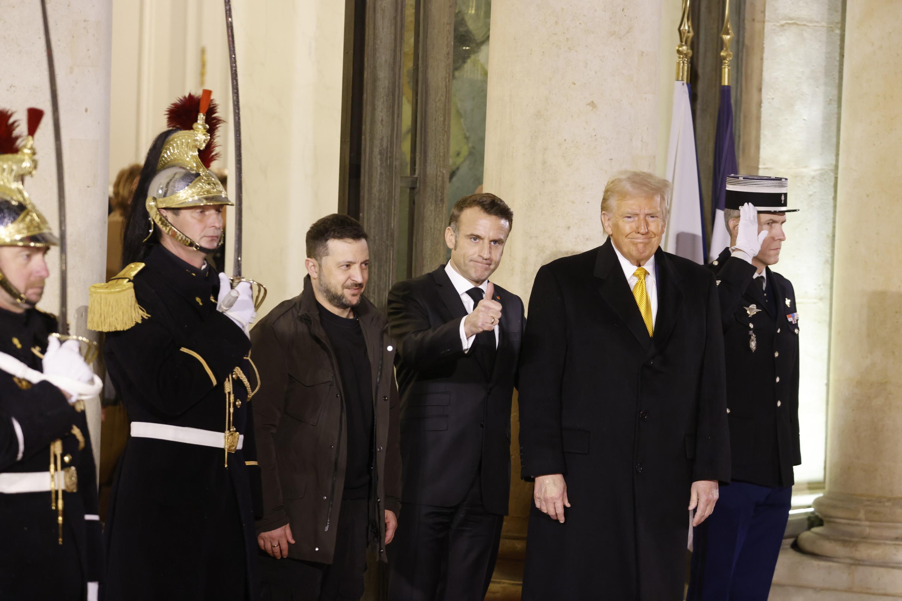 Guerre en Ukraine : Emmanuel Macron se pose en médiateur entre Donald Trump et Volodymyr Zelensky