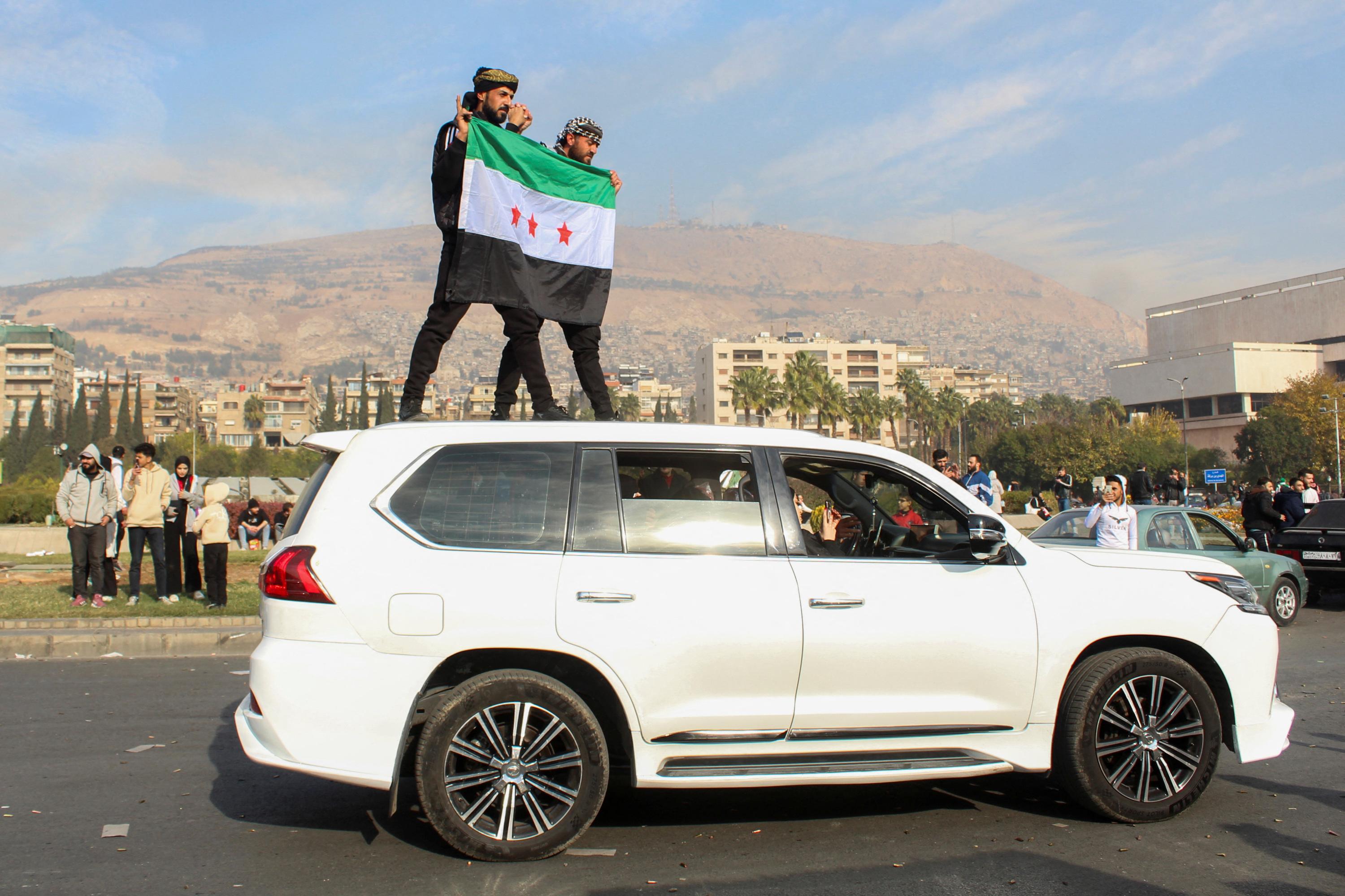 Syrie: le récit des dernières heures avant la chute éclair du clan Assad