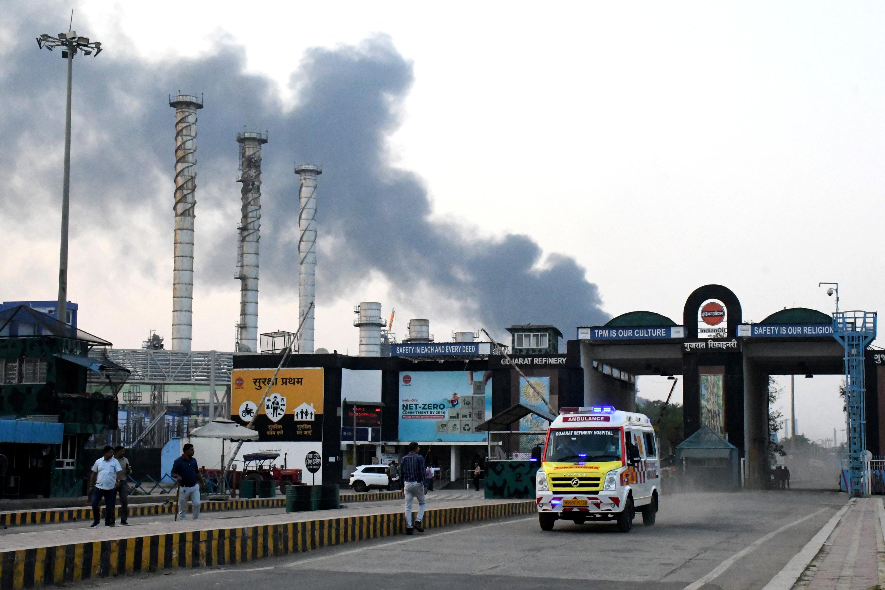 Italie: deux morts et trois disparus dans l'incendie d'un dépôt de carburant