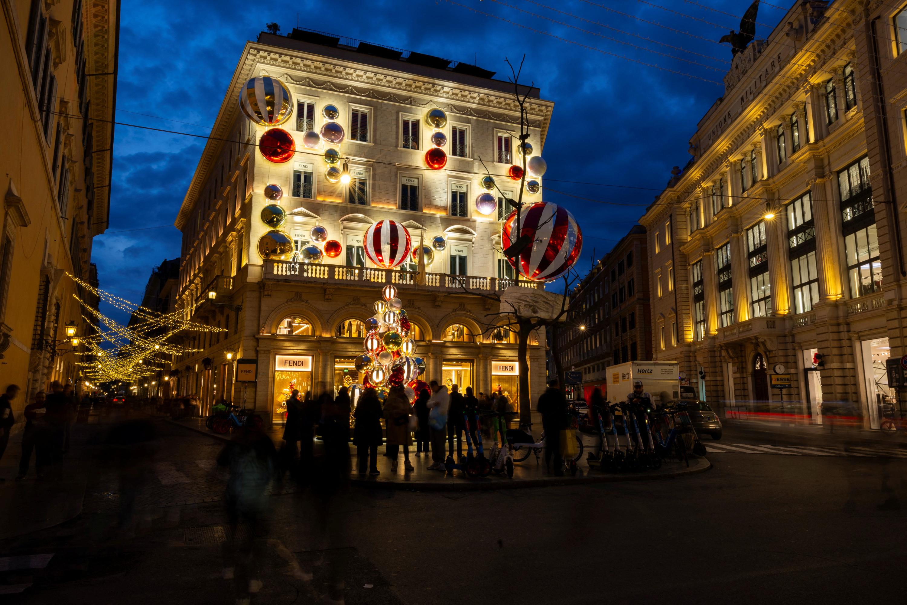 Hôtels, restaurants : en Italie, la mafia engrange des milliards avec le tourisme, dénonce un rapport