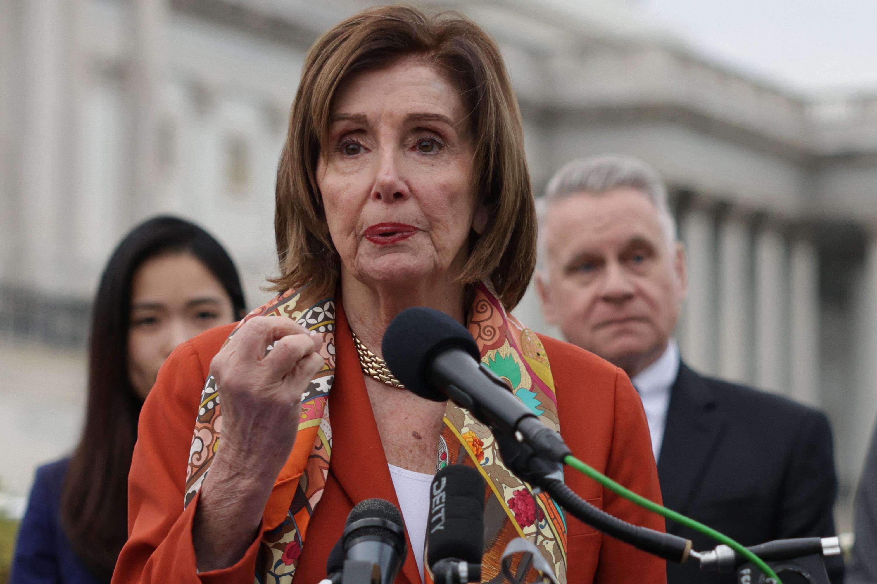 Nancy Pelosi admise à l’hôpital après s’être blessée lors d’un voyage au Luxembourg