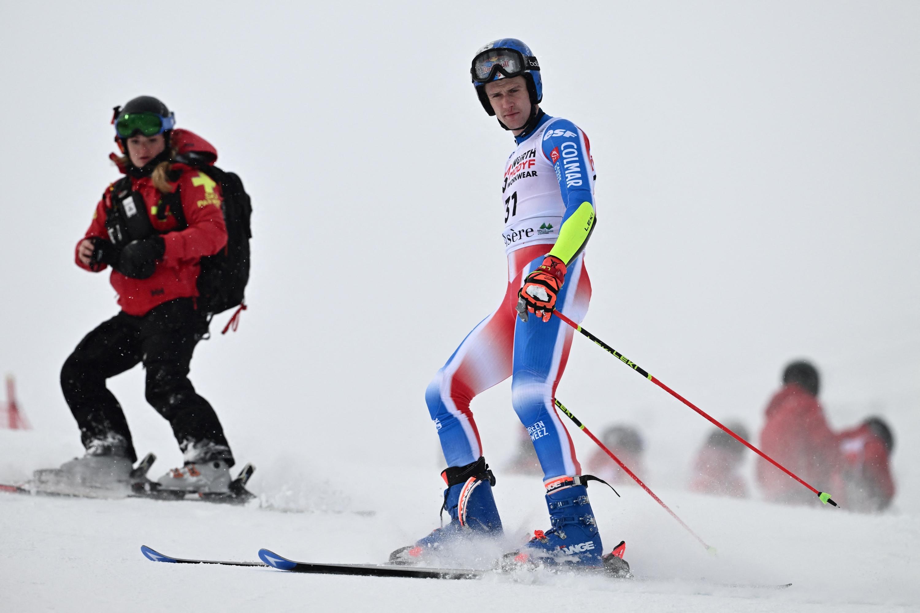 Ski alpin : lourde chute de Clément Noël lors du géant de Val d'Isère