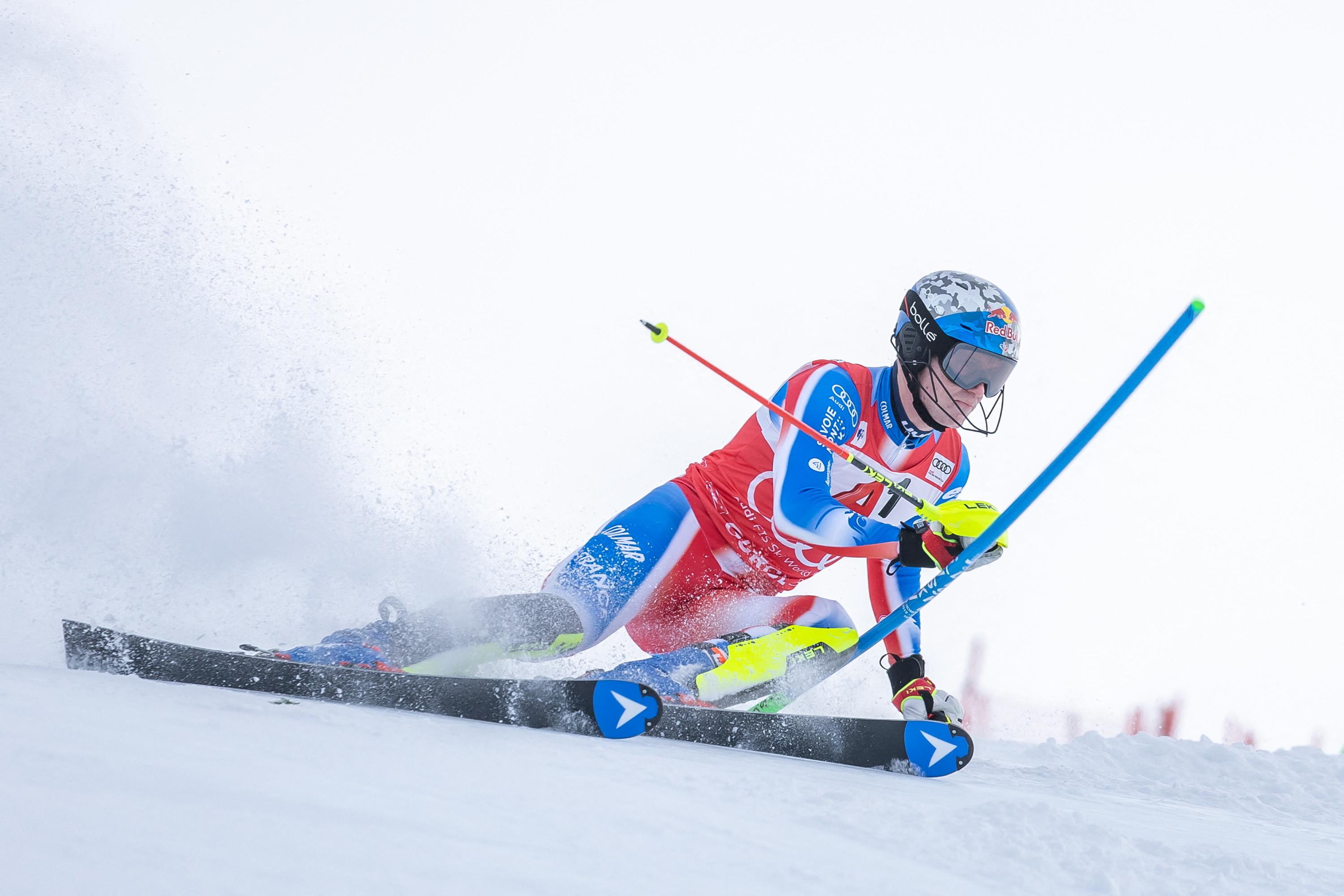 Ski alpin : petite entorse «pas très grave» pour Clément Noël après sa chute à Val d'Isère