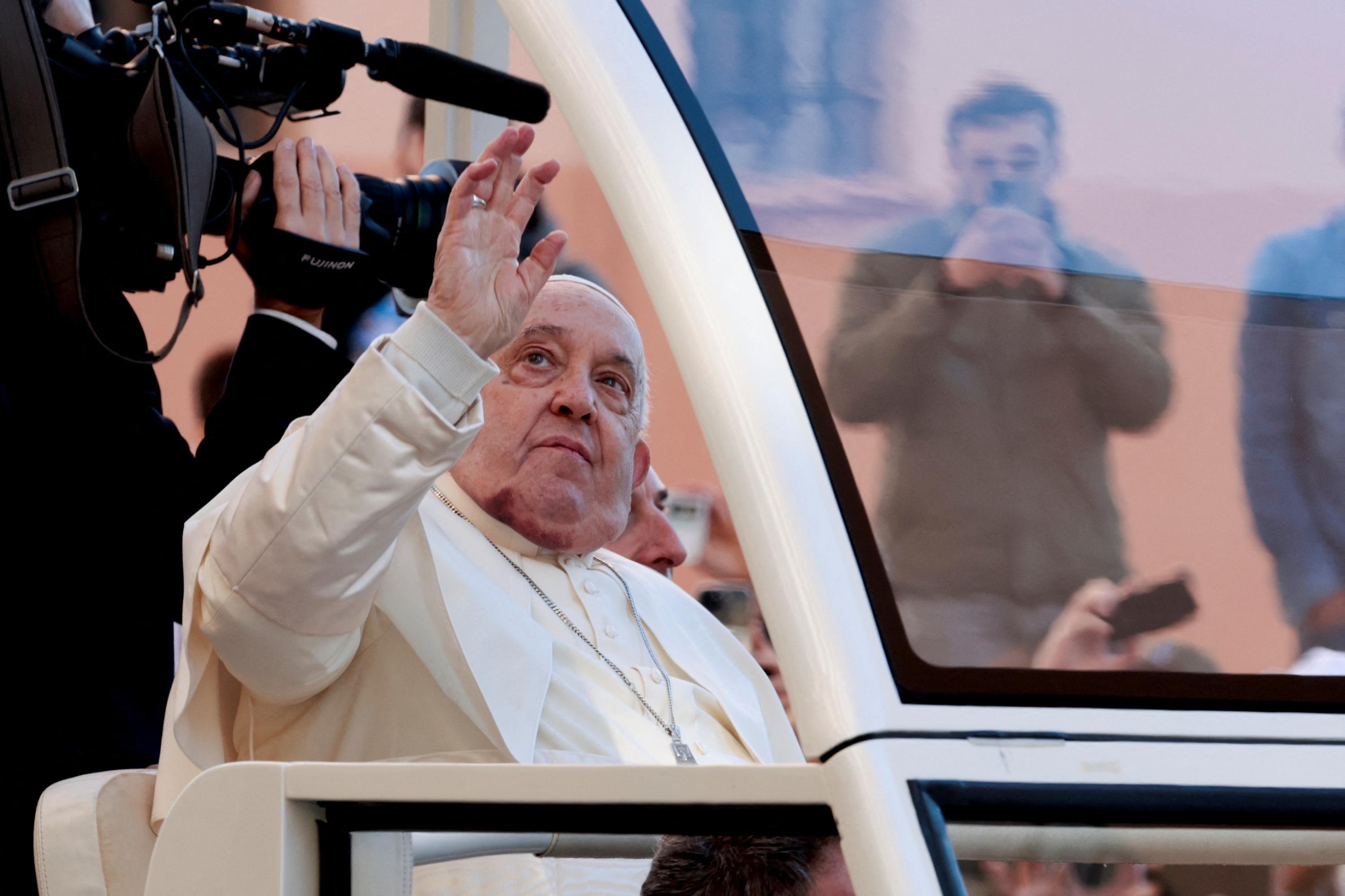 Visite du pape en Corse : «La foi ne reste pas un fait privé», affirme François qui défend une «saine laïcité»