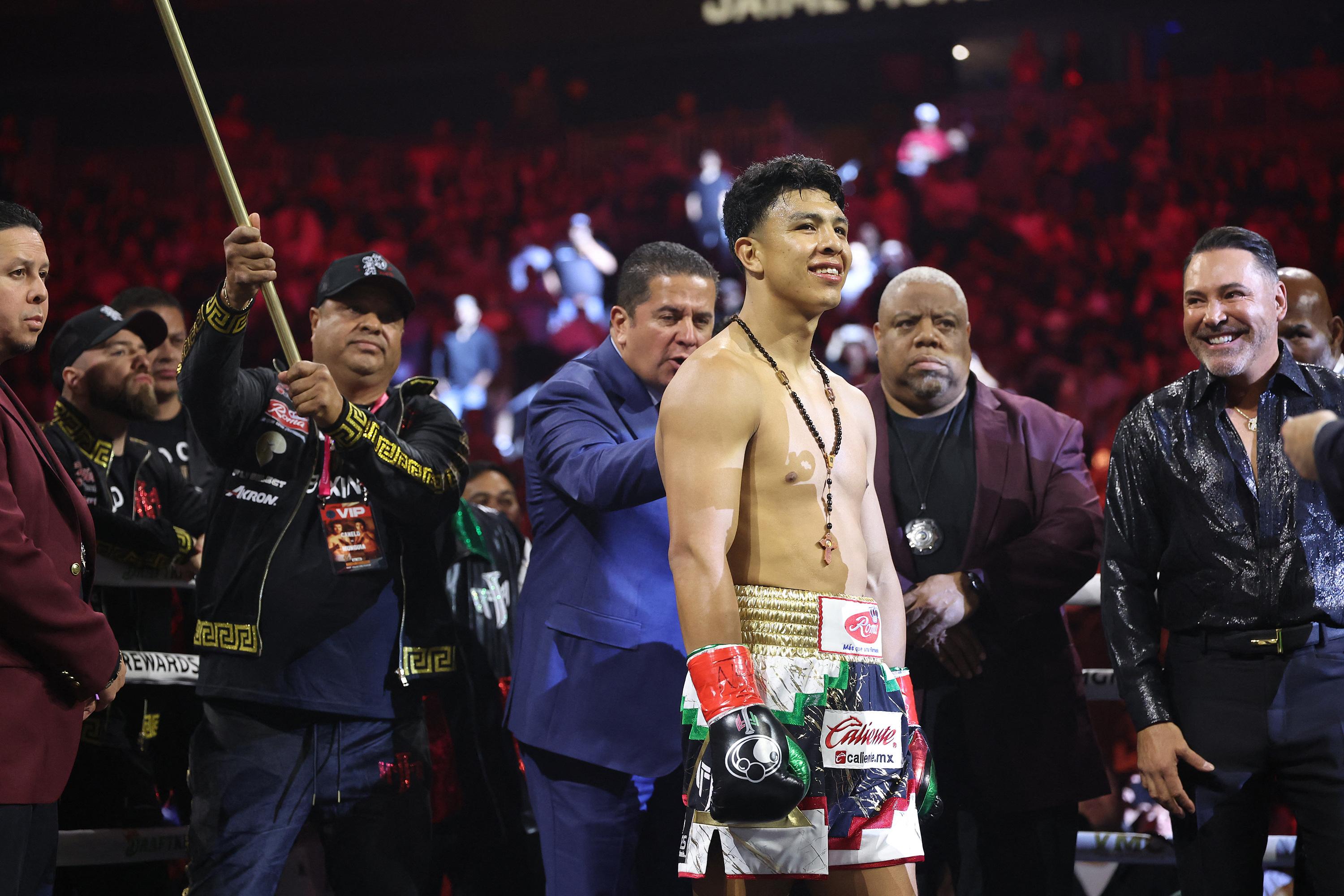 Boxe : le Français Bruno Surace crée la surprise en battant le Mexicain Munguia