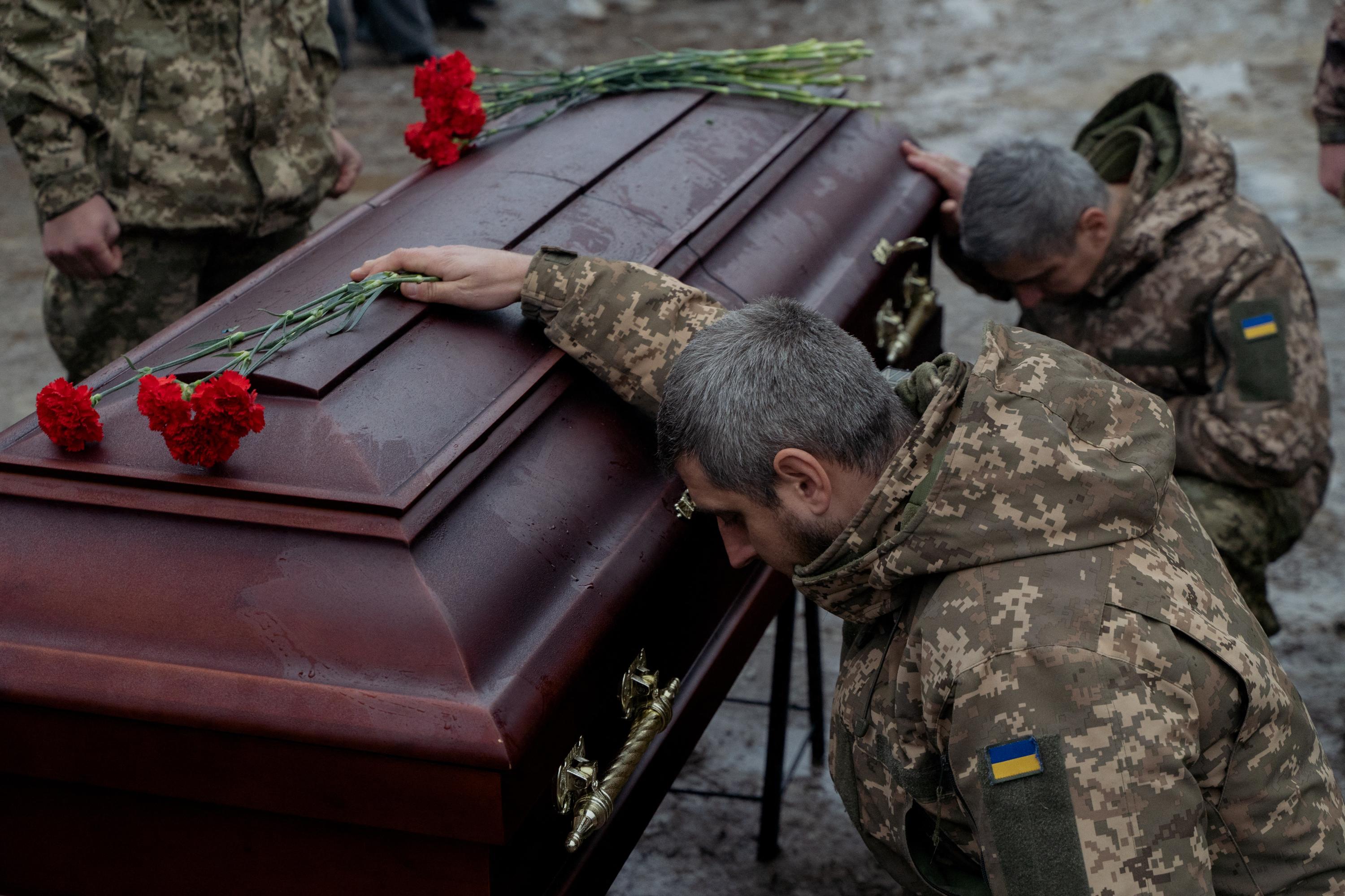 Guerre en Ukraine : Moscou et Kiev annoncent s’être restitués les corps de dizaines de soldats tués