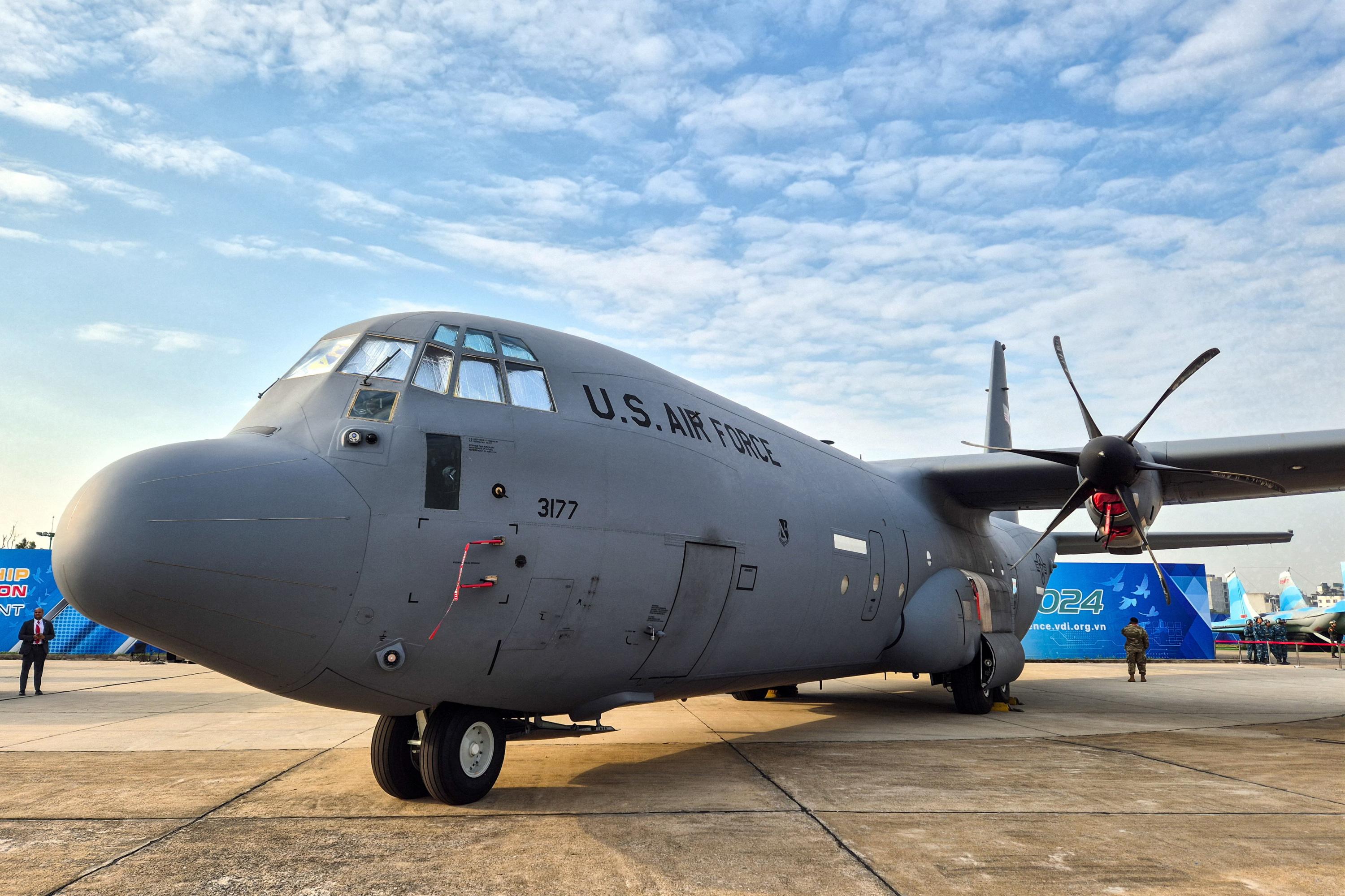 Un avion militaire américain abattu «par erreur» par «un tir ami» en mer Rouge