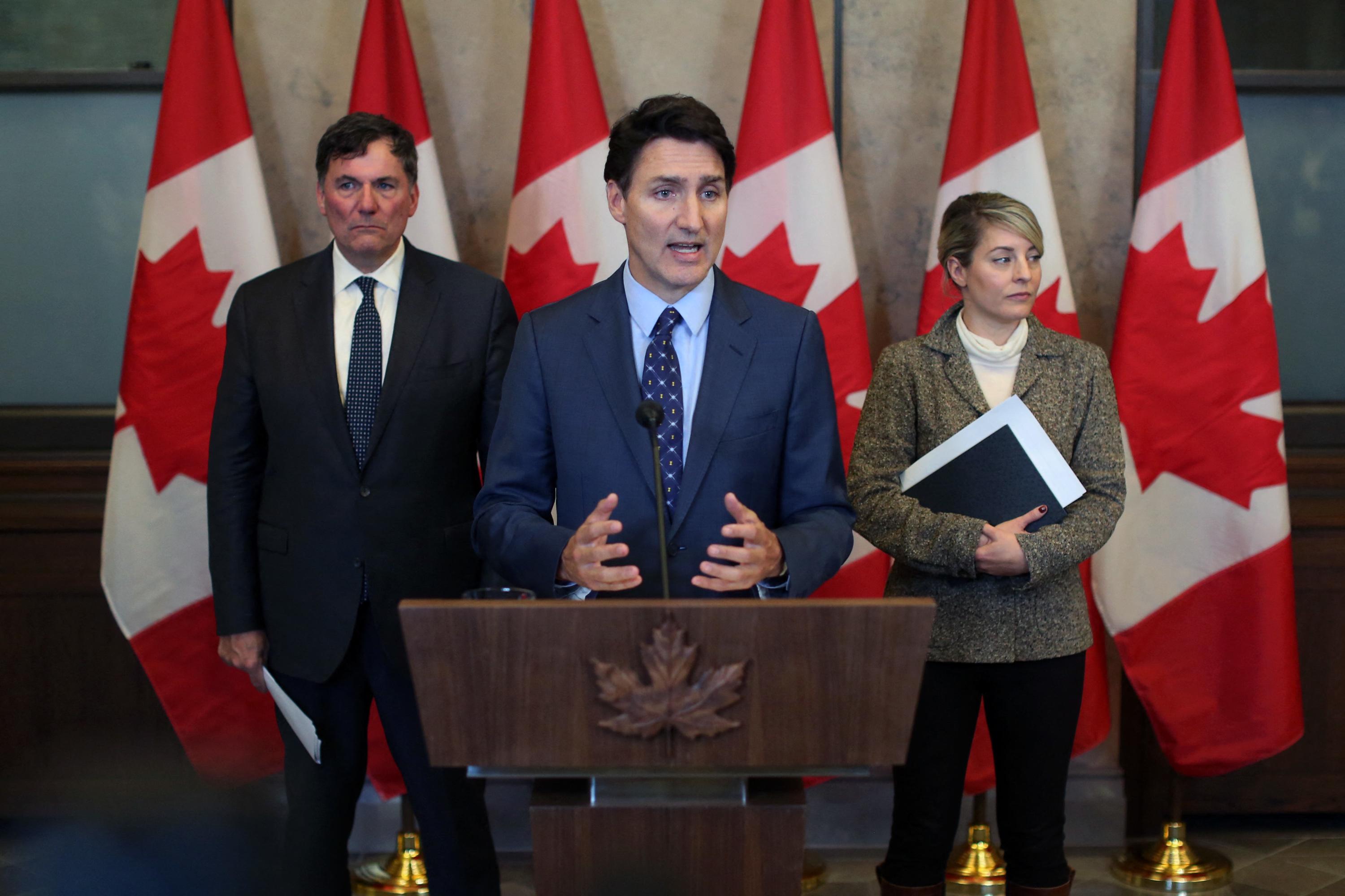 Droits de douane : deux ministres canadiens ont rencontré l'équipe de Donald Trump